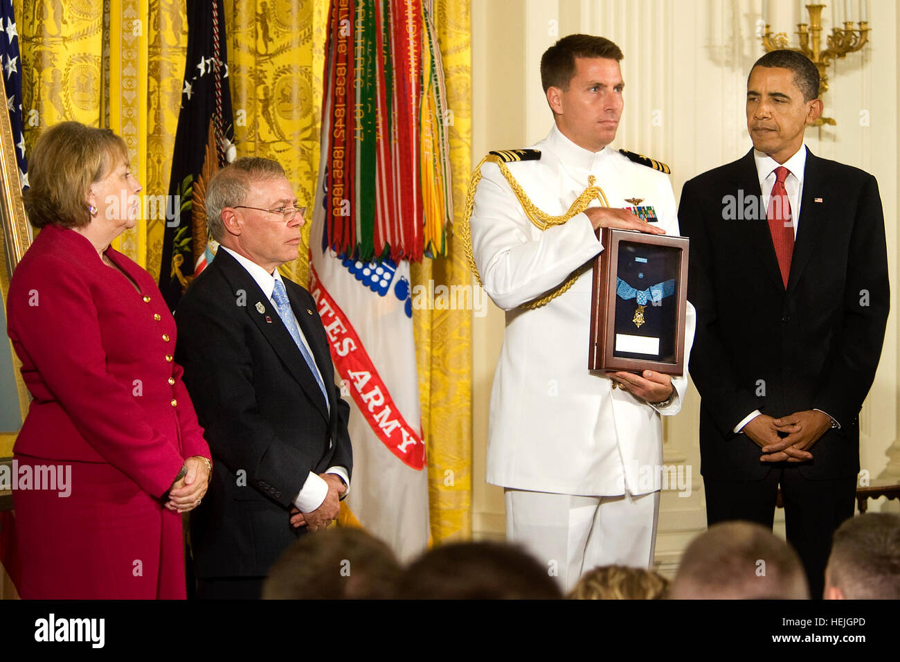 President Barack Obama posthumously awards Army Sgt. 1st. Class Jared C. Monti from Raynham, Mass., the Medal of Honor to his parents Paul and Janet Monti Sept. 17, 2009, in the East Room of the White House in Washington D.C..  ÒJared Monti saw danger before him and he went out to meet it,Ó President Obama said in the ceremony.  Army photo by D. Myles Cullen (released) US Army 51325 President Barack Obama posthumously awards Army Sgt. 1st. Class Jared C. Monti from Raynham, Mass., the Medal of Honor to his parents, Paul and Janet Monti, in the East Room of the White House in Wash Stock Photo