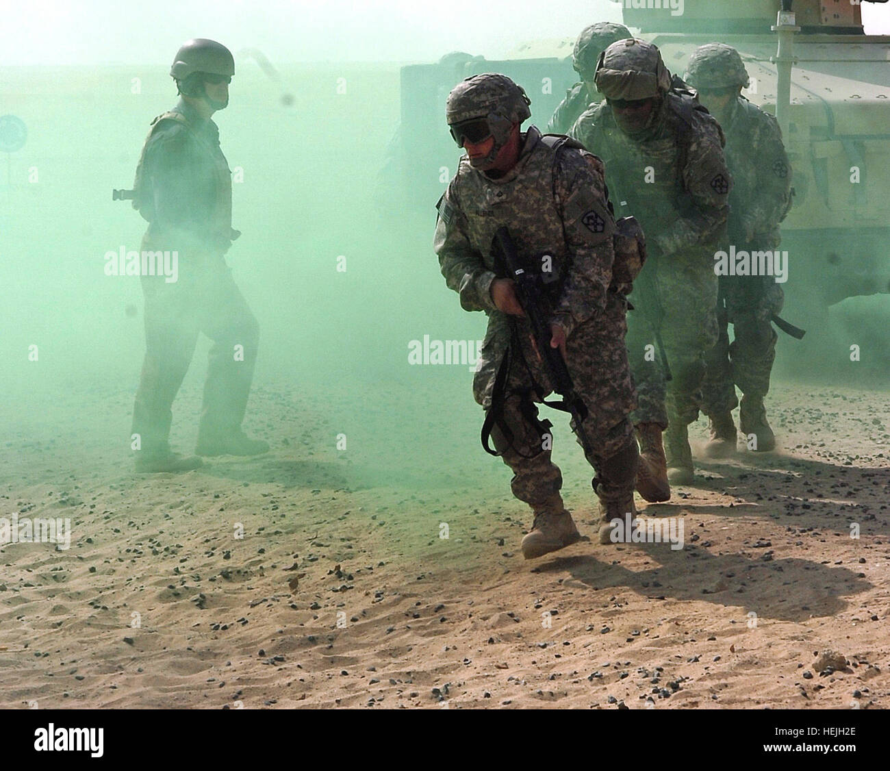 Soldier Rushing Soldiers rush hi-res stock photography and images - Alamy