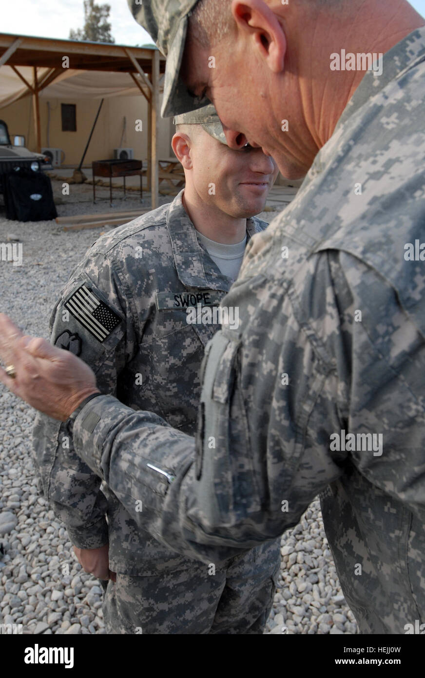 U s army personnel receive hi-res stock photography and images - Alamy
