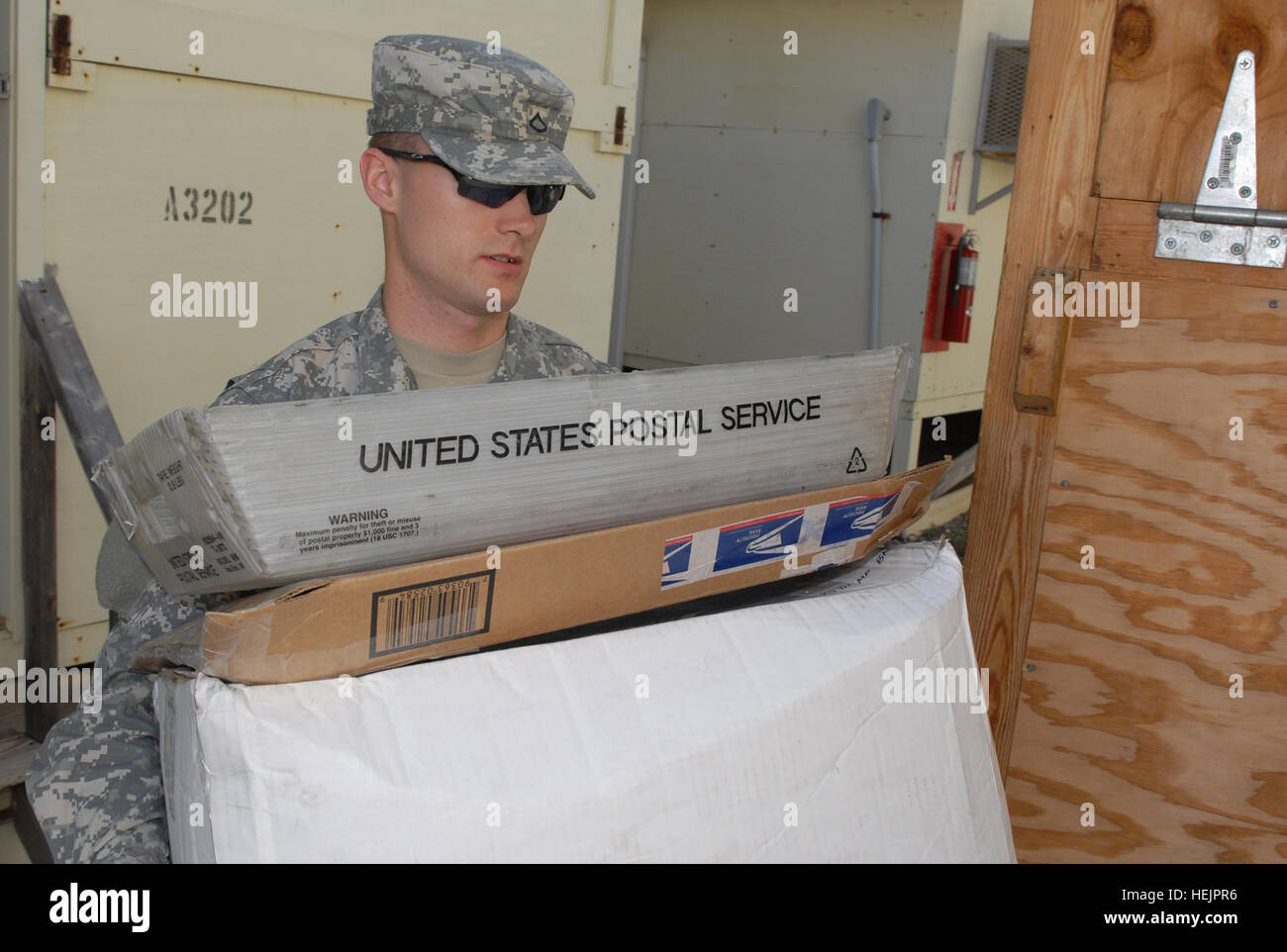 Soldiers of the 525th Military Police Battalion at Joint Task Force ...