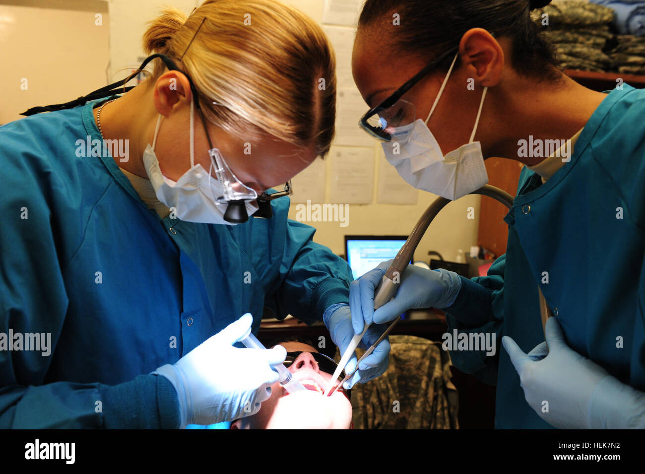 Dentists in iraq hires stock photography and images Alamy