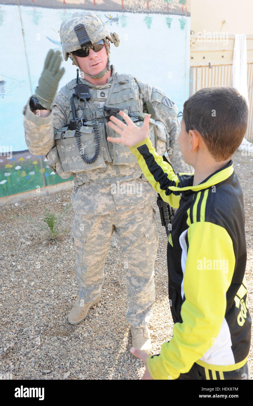 Soldiers with bravo company hi-res stock photography and images - Alamy