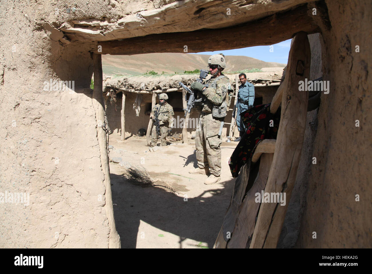 U.S. Army Pfc. Matthew Gibson (front) of Batavia, Ill., and U.S. Army Staff Sgt. Patrick