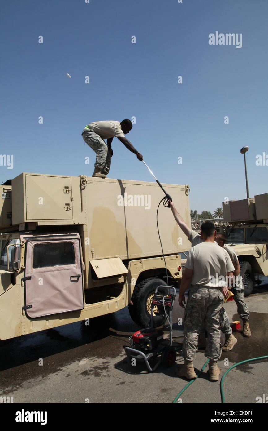 U.S. Army soldiers from the United States Forces - Iraq J2 shop clean their vehicles and equipment at Al-Faw Palace on victory Base Complex in Baghdad, Iraq, Sept. 11, 2011. The soldiers are preparing this equipment for its return to the United States as part of the draw down in support of Operation New Dawn. (U.S. Army photo by Sgt Matthew Friberg/Released) Troops clean vehicles on Victory Base Complex 110911-A-JL274-022 Stock Photo