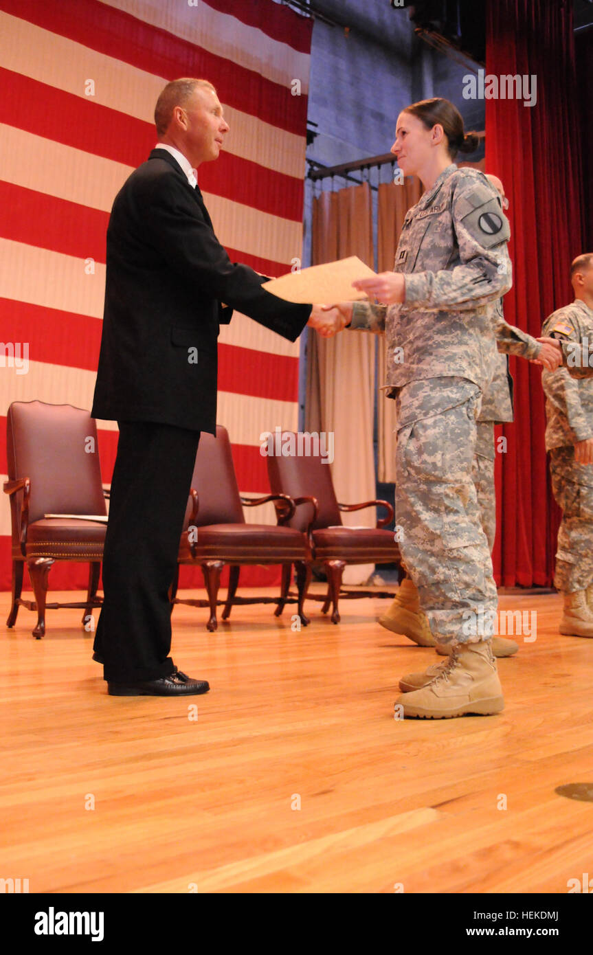 Capt. Mary McCray, Brigade Modernization Command, receives her Common Core Certificate of Completion from James Beck, Captains Career Course Program Manager. 25 Fort Bliss captains graduate the Captains Career Course Common Core 483991 Stock Photo