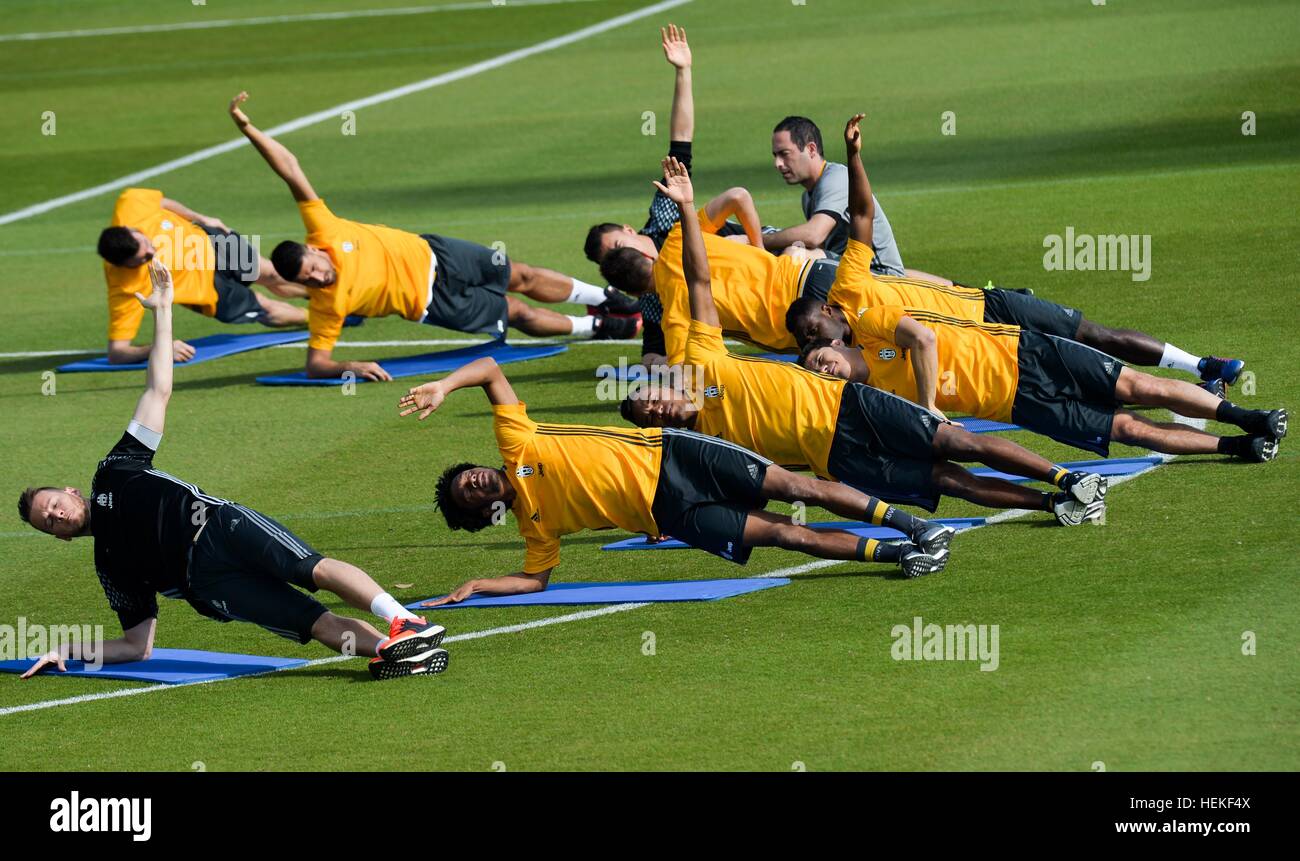 Doha Qatar 21st Dec 2016 Players Of Juventus Warm Up During A Stock Photo Alamy
