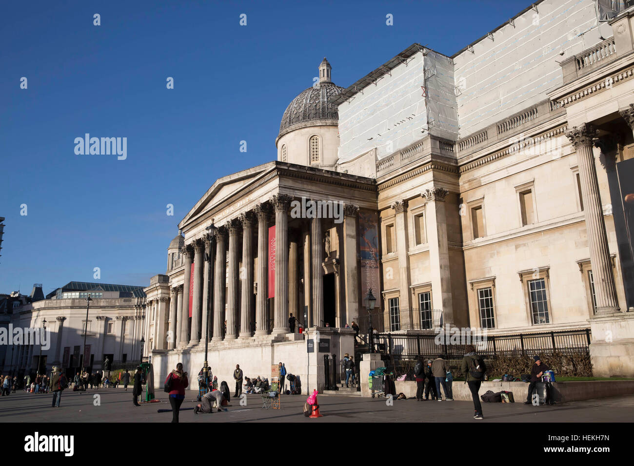 London, UK. 22nd Dec, 2016. Weather. Blue skies over London  © Keith Larby/Alamy Live News Stock Photo