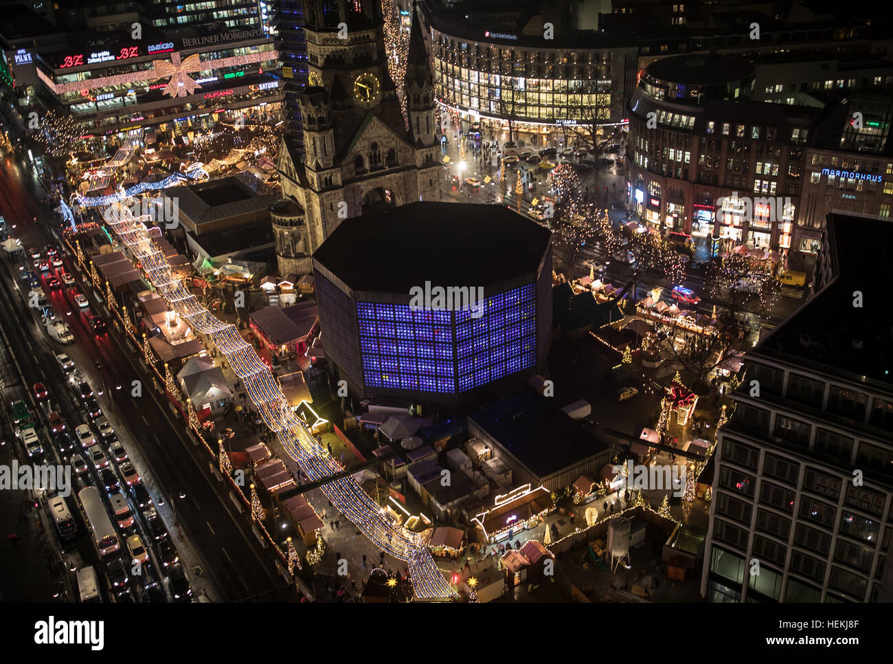 Berlin, Germany. 22nd Dec, 2016. View of the Christmas market on Breitscheidplatz square in Berlin, Germany, 22 December 2016. On Monday 19 December an unknown person drove a truck into a Christmas market by the Memorial Church. At least twelve people were killed and around 50 injured. Photo: Michael Kappeler/dpa/Alamy Live News Stock Photo
