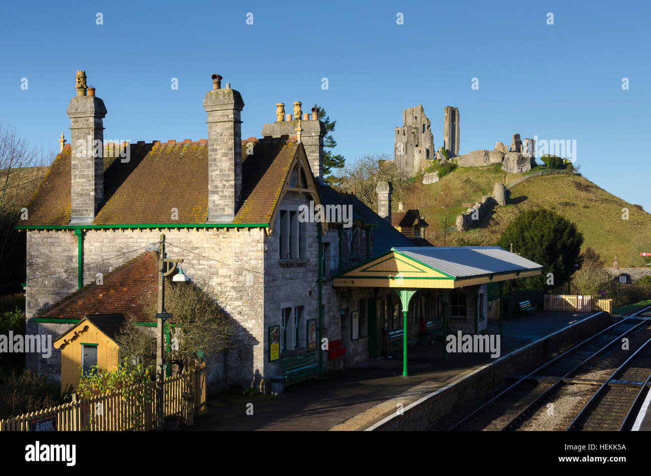 Corfe Castle, Dorset, UK. 22nd December 2016. UK Weather. Corfe Castle station in Dorset on the restored Swanage Railway basking under clear sunny blue skies. The footbridge across the tracks is a perfect vantage point to view the ruins of the castle which give the village its name. Picture: Graham Hunt/Alamy Live News Stock Photo
