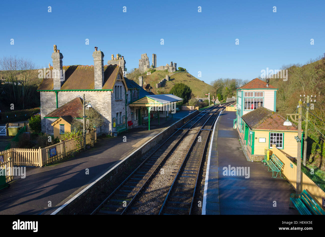 Corfe Castle, Dorset, UK. 22nd December 2016. UK Weather. Corfe Castle station in Dorset on the restored Swanage Railway basking under clear sunny blue skies. The footbridge across the tracks is a perfect vantage point to view the ruins of the castle which give the village its name. Picture: Graham Hunt/Alamy Live News Stock Photo