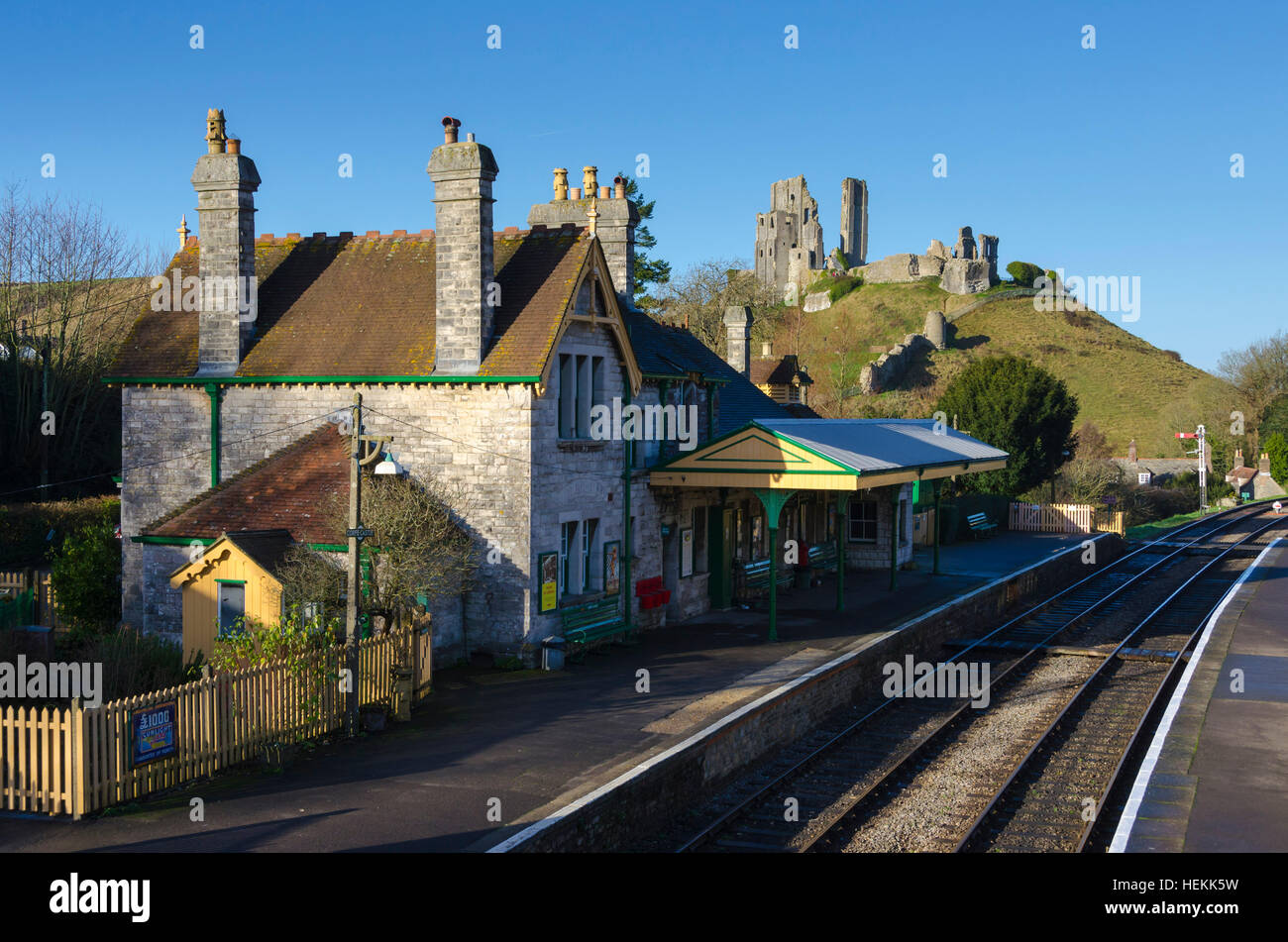 Corfe Castle, Dorset, UK. 22nd December 2016. UK Weather. Corfe Castle station in Dorset on the restored Swanage Railway basking under clear sunny blue skies. The footbridge across the tracks is a perfect vantage point to view the ruins of the castle which give the village its name. Picture: Graham Hunt/Alamy Live News Stock Photo