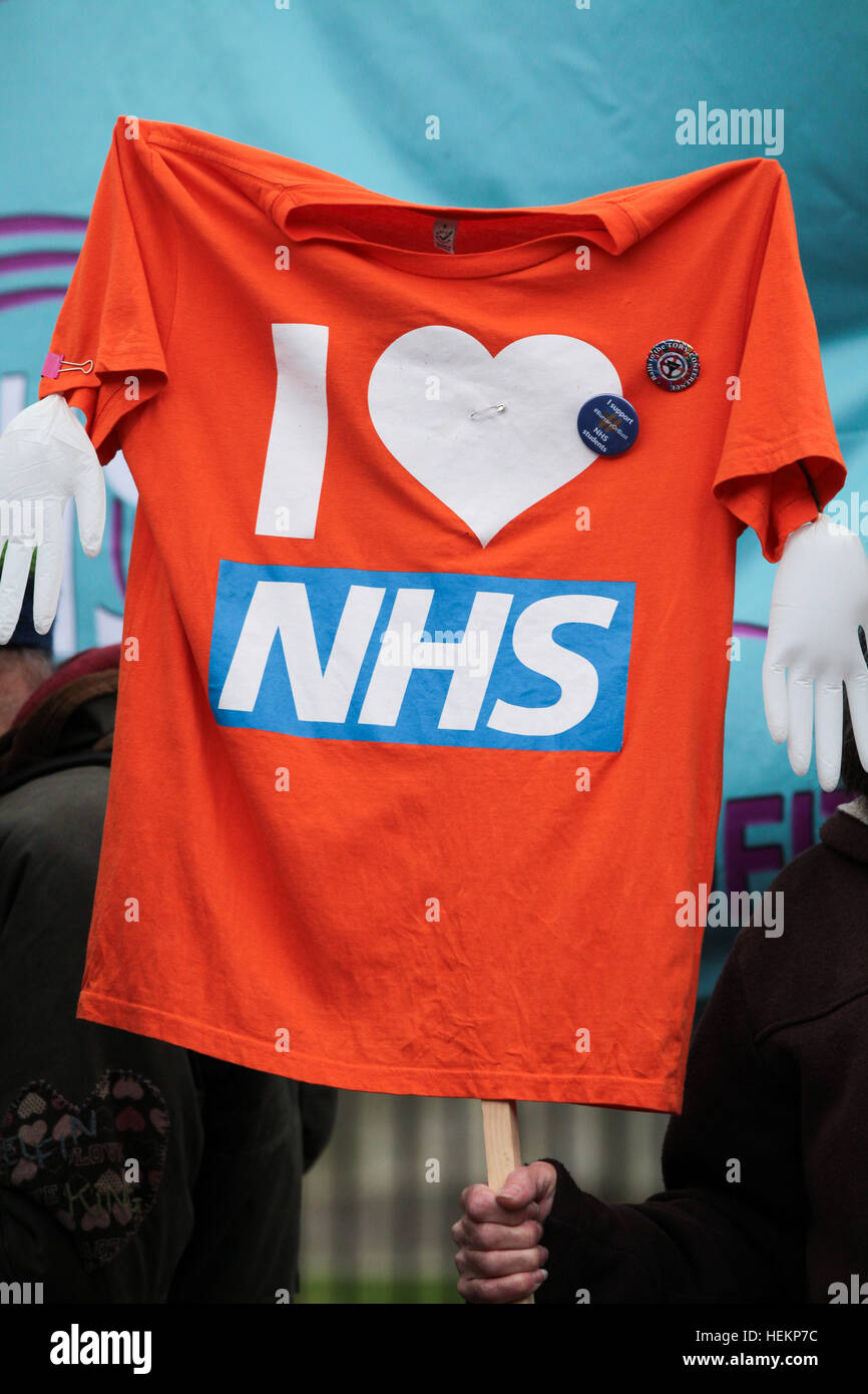 Whitehall, London, UK. 23 Dec, 2016. Health campaigners make a 'Howl