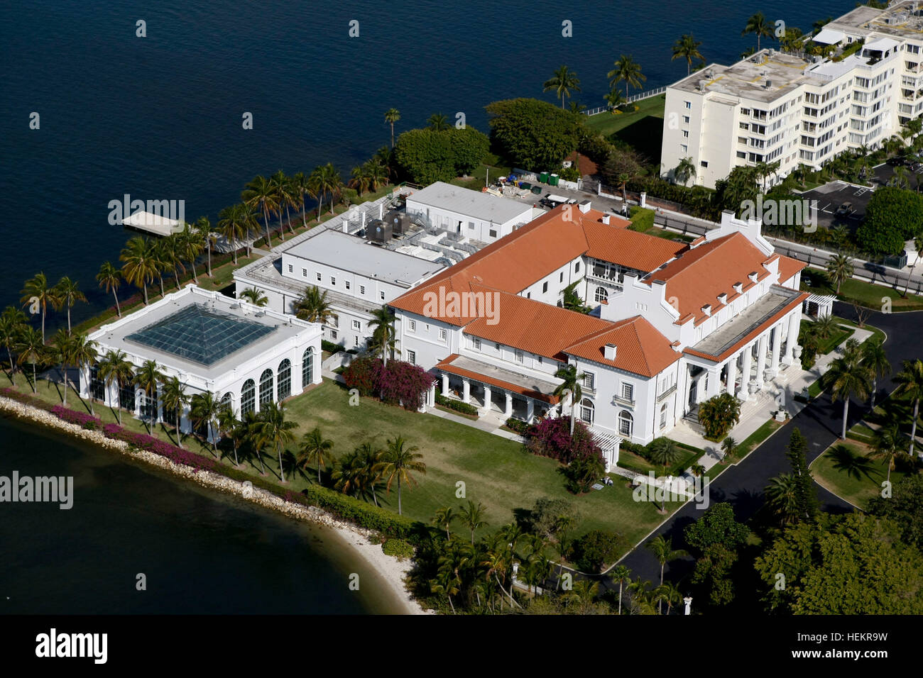 Palm Beach, Florida, USA. 23rd Dec, 2016. 022709 FH PB estates aerials photo by Richard Graulich/The Palm Beach Post 0061617A - PALM BEACH - Florida Home and Jan Tuckwood history book aerials of Palm Beach estates and misc. Whitehall: Blame it on his railroads, but where Henry Flagler and his vast fortune led, the rest of Mrs. Astor's 400 Gilded Age society members followed. And when he built his Beaux Arts mansion in Palm Beach in 1902, they eventually pursued that trend too. After visiting Flagler's hotels, many society guests bought land and built their own Palm Beach sandcastl Stock Photo