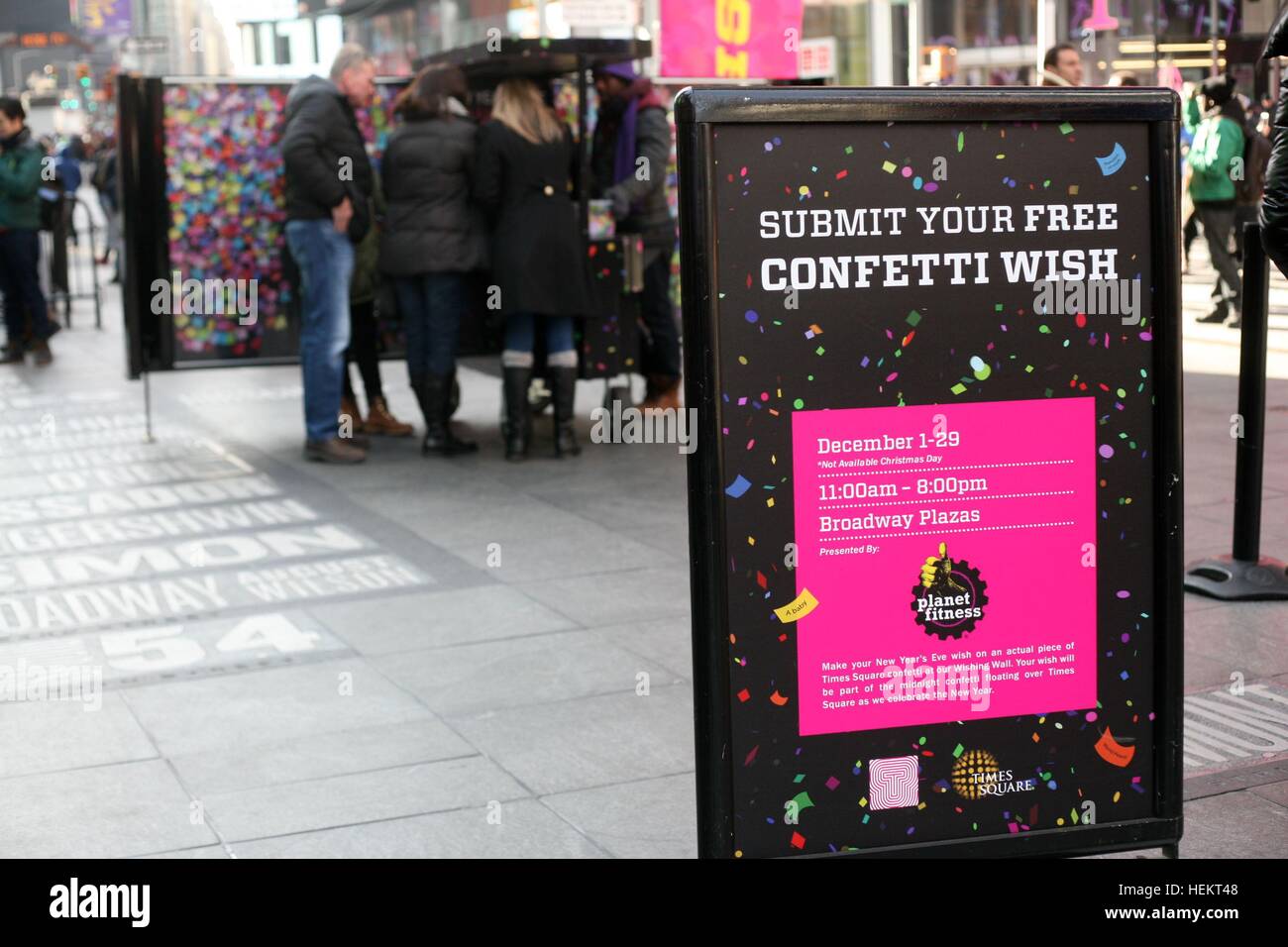 New Year’s Eve Wishing Wall, New York USA Stock Photo Alamy