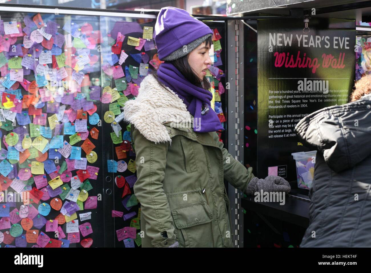 New Year’s Eve Wishing Wall, New York USA Stock Photo Alamy