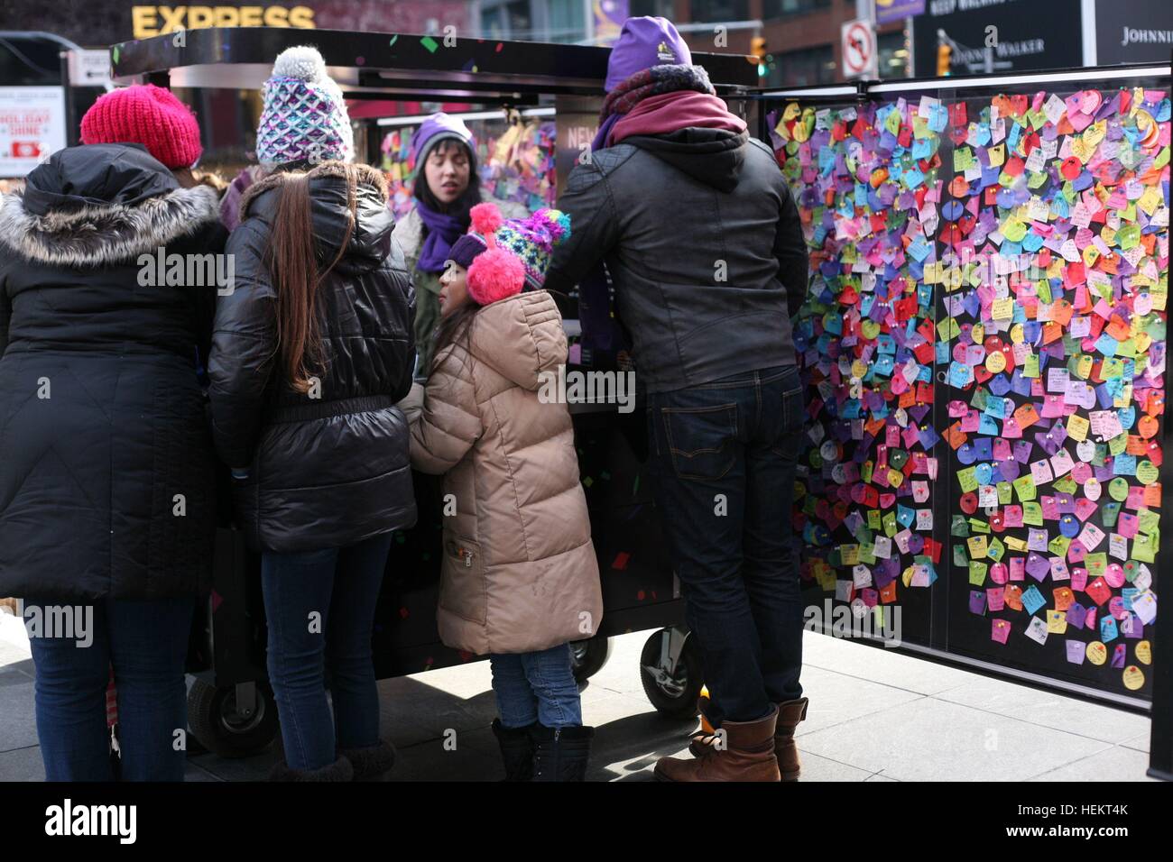 New Year’s Eve Wishing Wall, New York USA Stock Photo Alamy