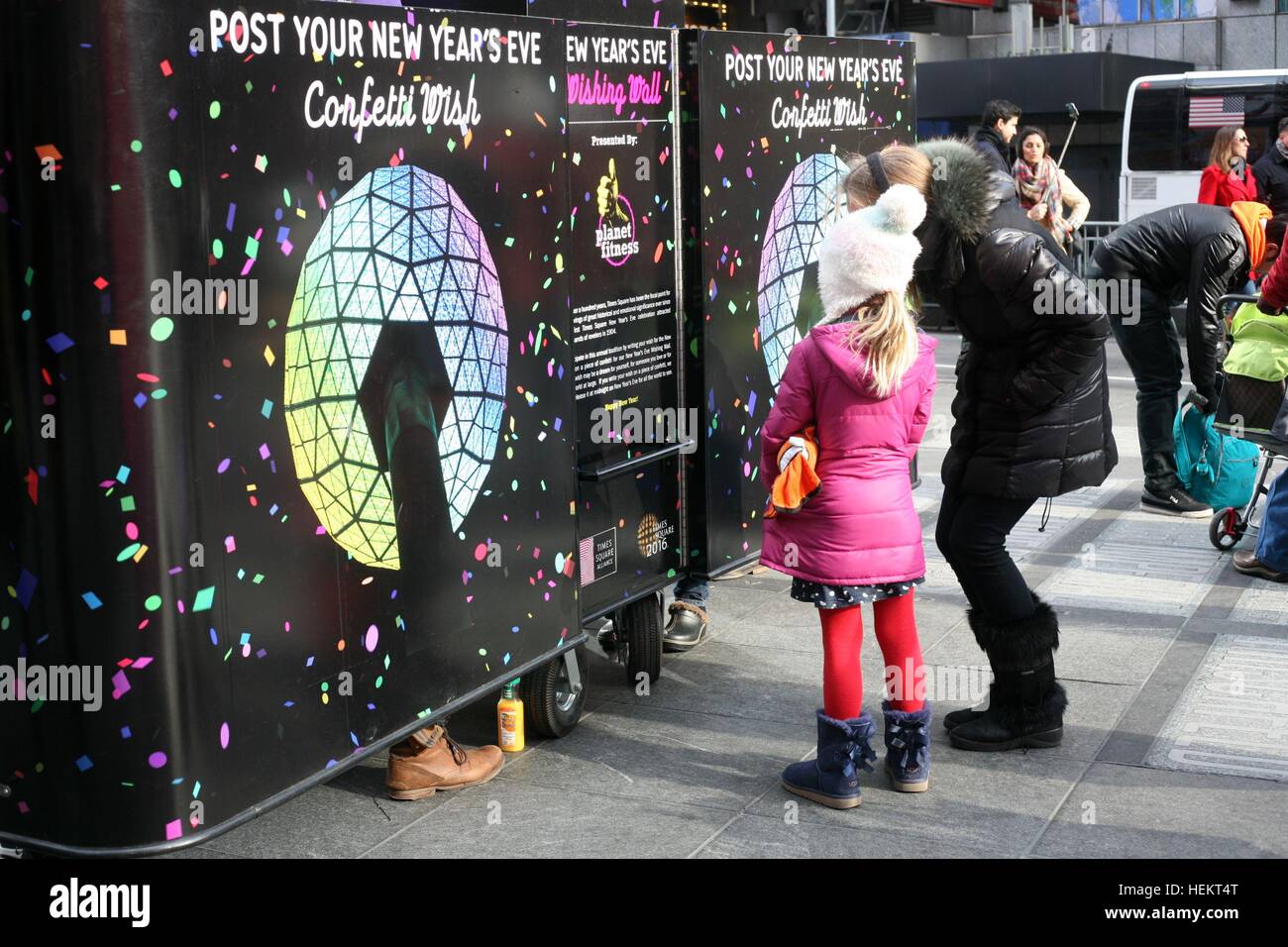 New Year’s Eve Wishing Wall, New York USA Stock Photo - Alamy