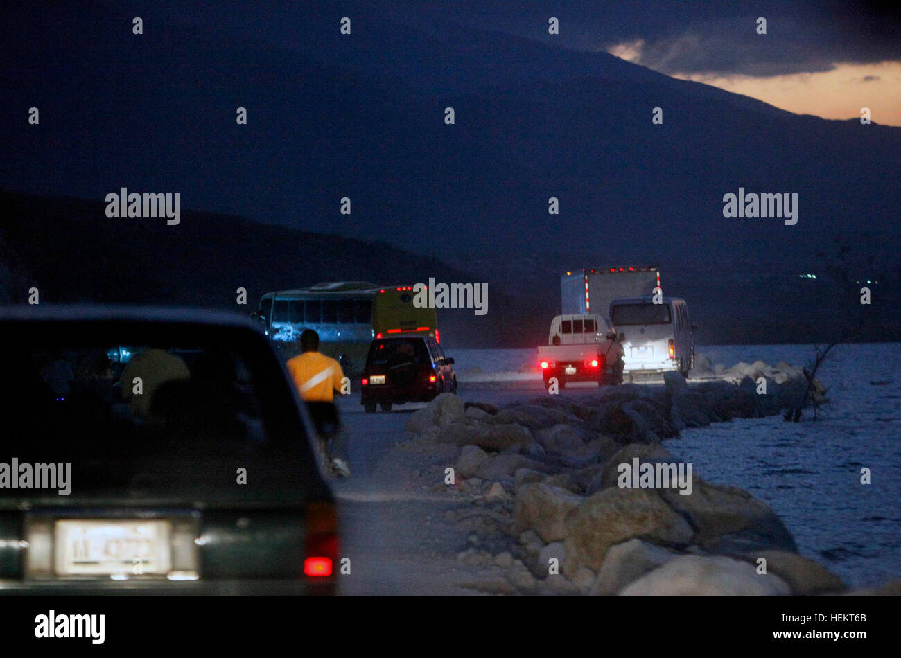 Florida, USA. 23rd Dec, 2016. 011510 (Lannis Waters/The Palm Beach Post) HAITI - Vehicles head toward Port-au-Prince from the border with the Dominican Republic Friday evening. With access to the Port-au-Prince International Airport severely constrained, the overland route from Santo Domingo is one of the few ways in to Port-au-Prince. © Lannis Waters/The Palm Beach Post/ZUMA Wire/Alamy Live News Stock Photo