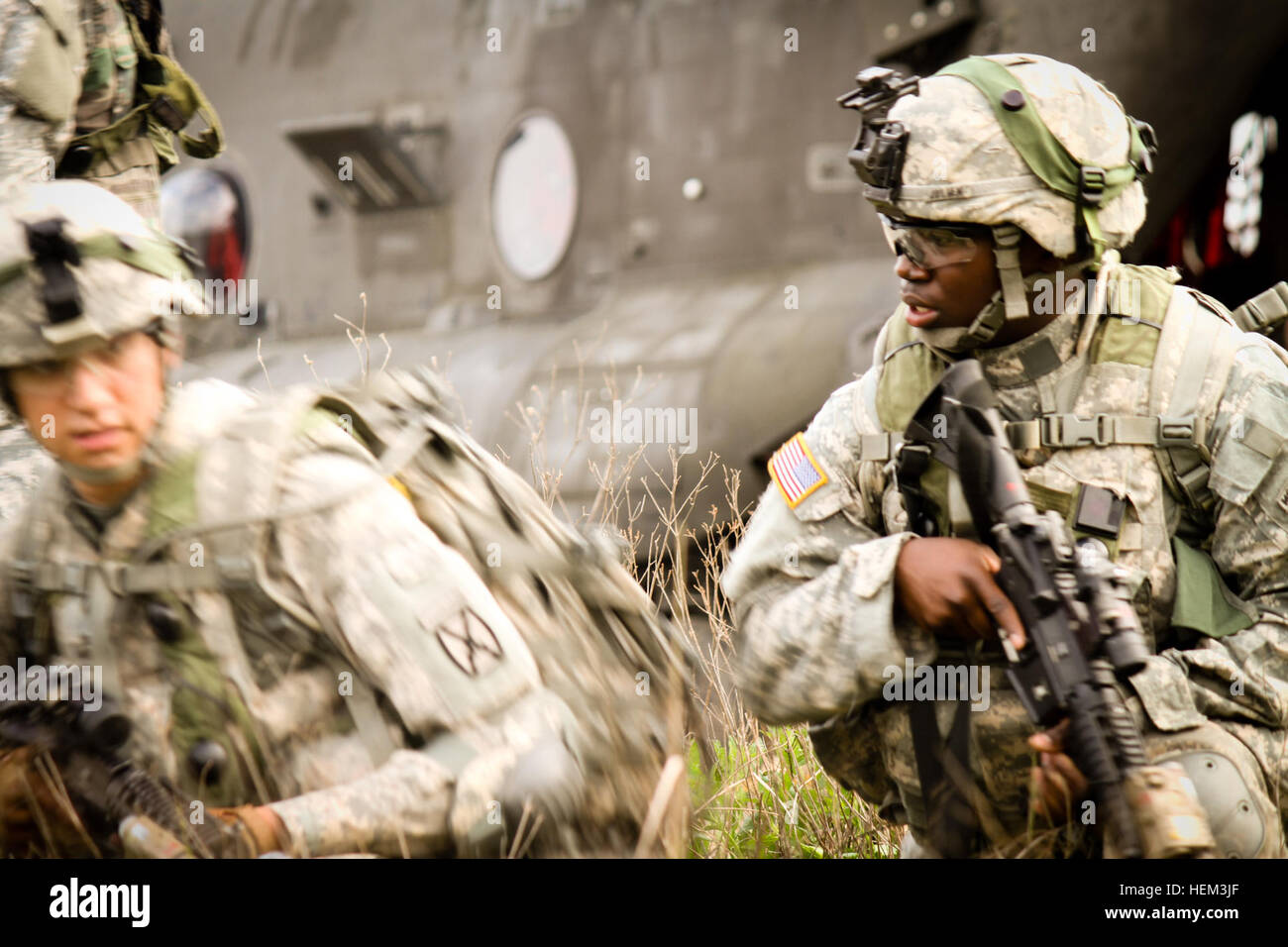 JRTC-12-05-060 - FORT POLK, La. - Spc. Ronald Julien, a scout with ...