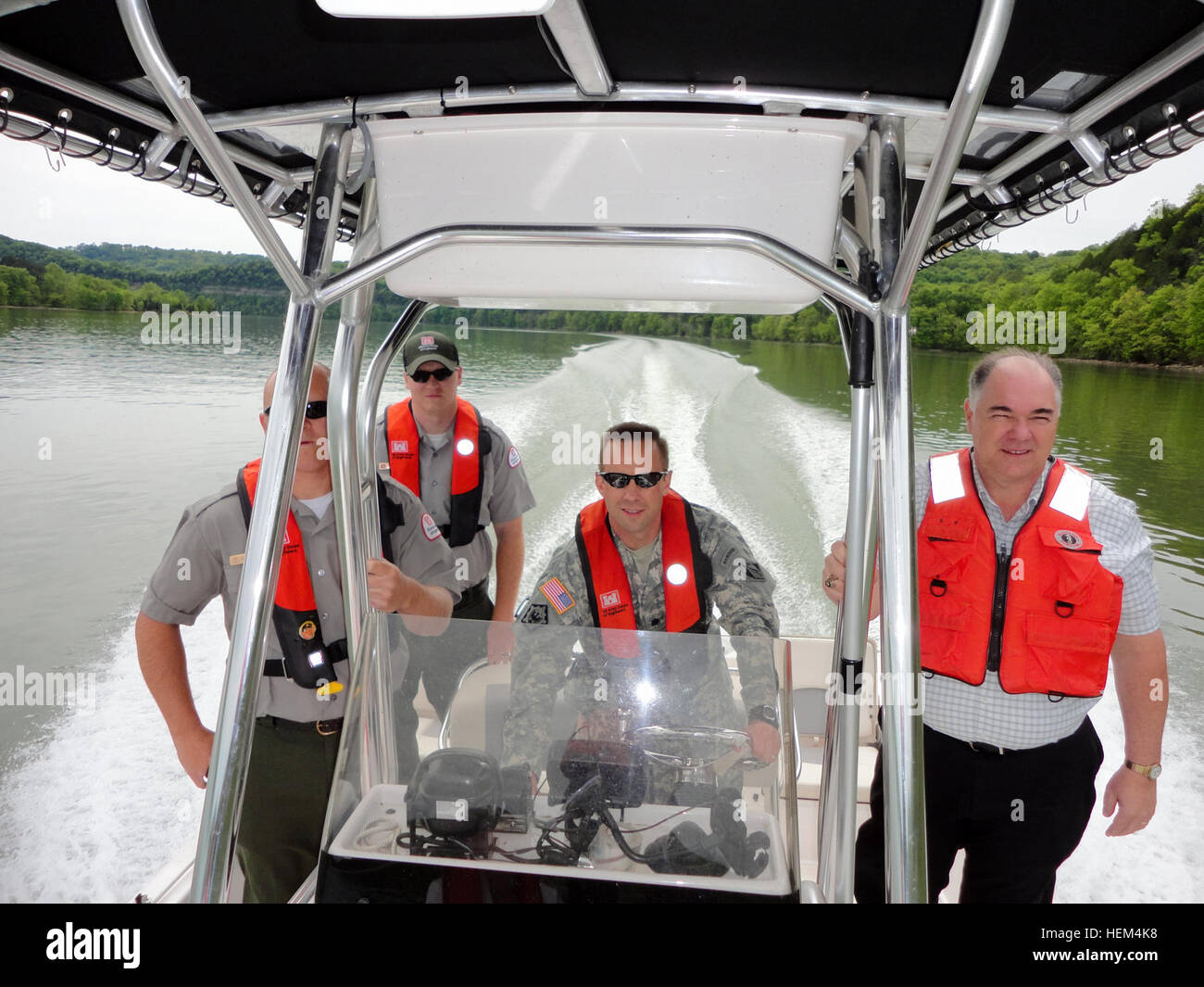 Alcohol consumption while boating High Resolution Stock Photography and(01)