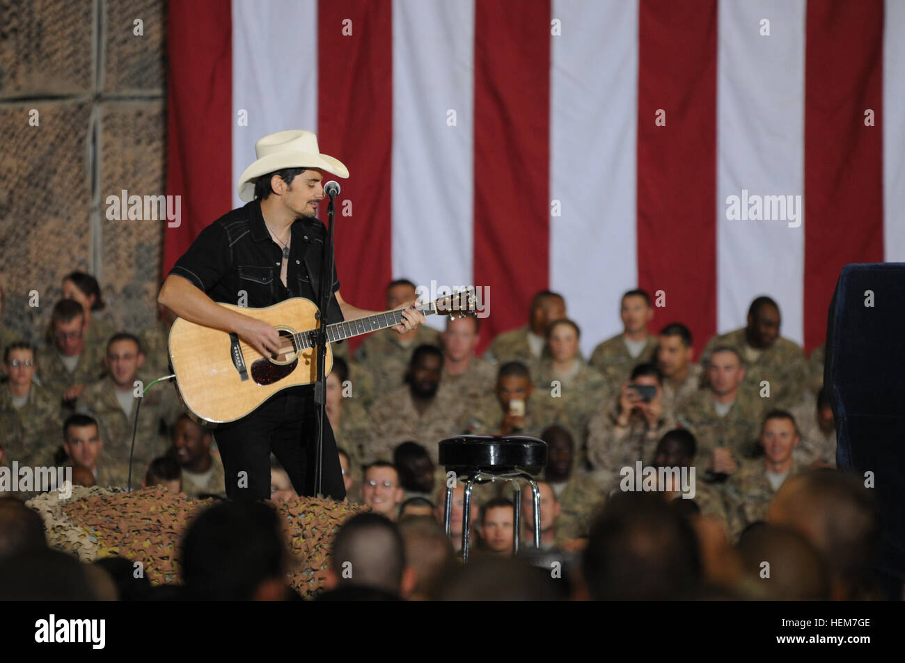 Brad Paisley performs for service members and civilians at Bagram(02)