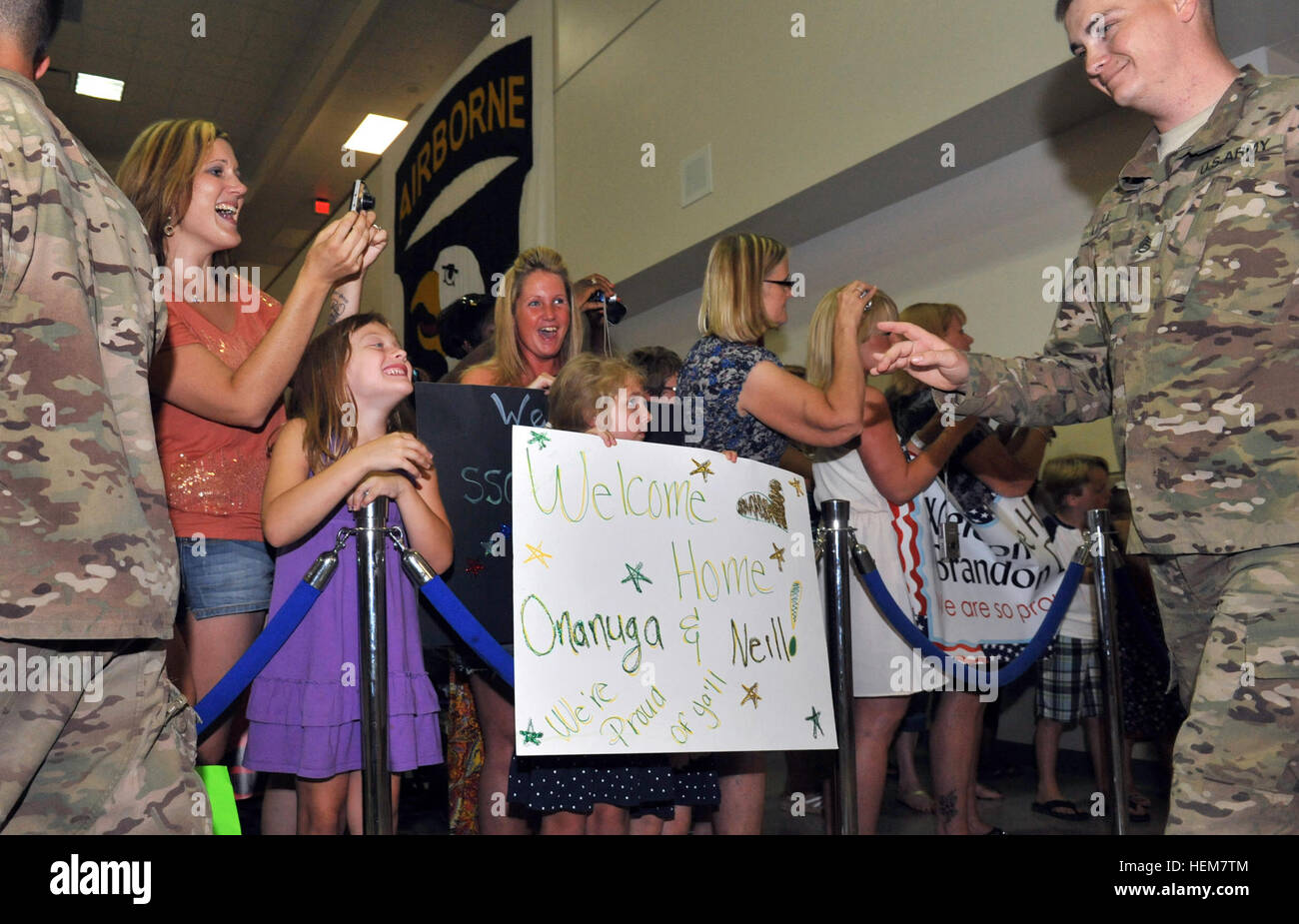 Family and friends welcome back Soldiers from the 561st Military Police Company, 716th Military Police Battalion, at a welcome home ceremony in the passenger processing center, Fort Campbell, Ky., July 6, 2012. One hundred thirty two Soldiers from the company returned home after completing a 12 month deployment to Afghanistan. (U.S. Army photo by Sam Shore/Released) Welcome home ceremony at Fort Campbell 120706-A-SG577-004 Stock Photo