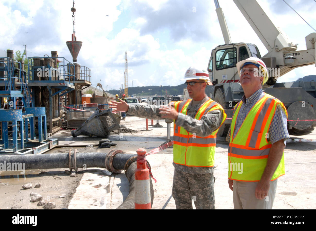 Lt. Col. James A. DeLapp, U.S. Army Corps of Engineers Nashville District commander, leads Nashville Mayor Karl Dean on a tour of the work platform at Wolf Creek Dam Aug. 7, 2012 where construction is ongoing to install a barrier wall through the embankment deep into bedrock below the foundation (USACE photo by Leon Roberts) Nashville mayor goes up river to see dam safety project 120807-A-EO110-005 Stock Photo