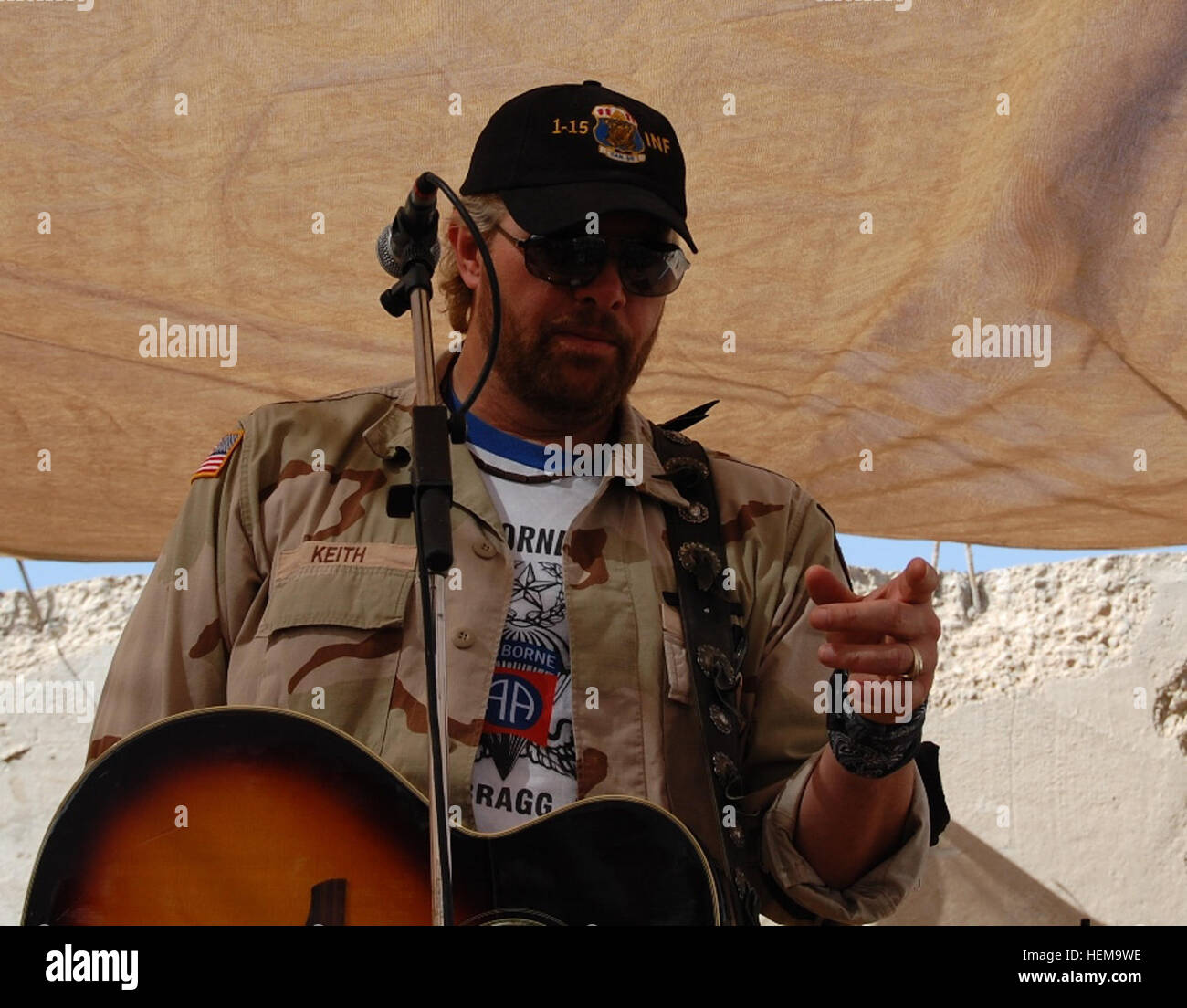 Toby Keith plays an acoustic set for the Soldiers of 115th Infantry