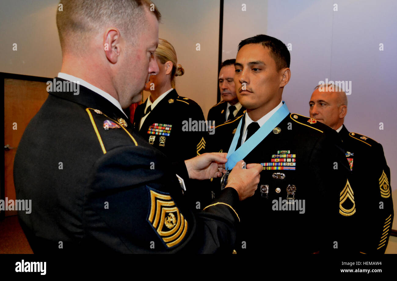 Command Sgt. Maj. James Wills, senior enlisted leader, 80th Training Command (TASS), awards the Sergeant Audie Murphy Club medallion to Sgt. 1st Class Martin Rodriguez, acting first sergeant of the 1/104th Military Police Company, during the United States Army Reserve Command’s SAMC induction ceremony hosted by the 80th Training Command (TASS) at Marshall Hall, Fort Knox Ky. Oct. 11, 2012. Rodriguez also received the club’s lifetime membership card, a Certificate of appreciation from the USARC command sergeant major, and the Army Commendation medal. Sergeant Audie Murphy Club inductees say fam Stock Photo