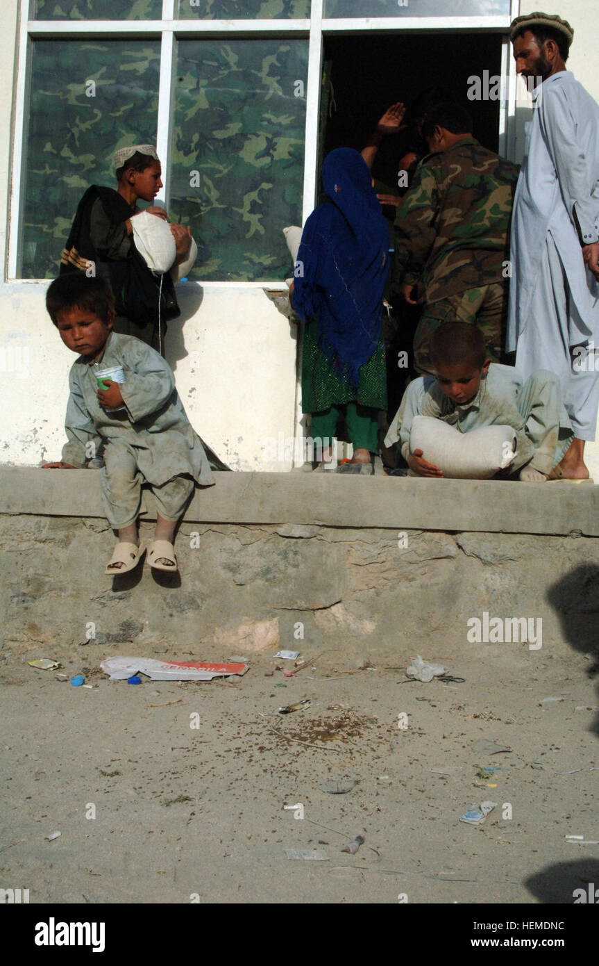 Children in Andar Province, Afghanistan receive humanitarian assistance ...