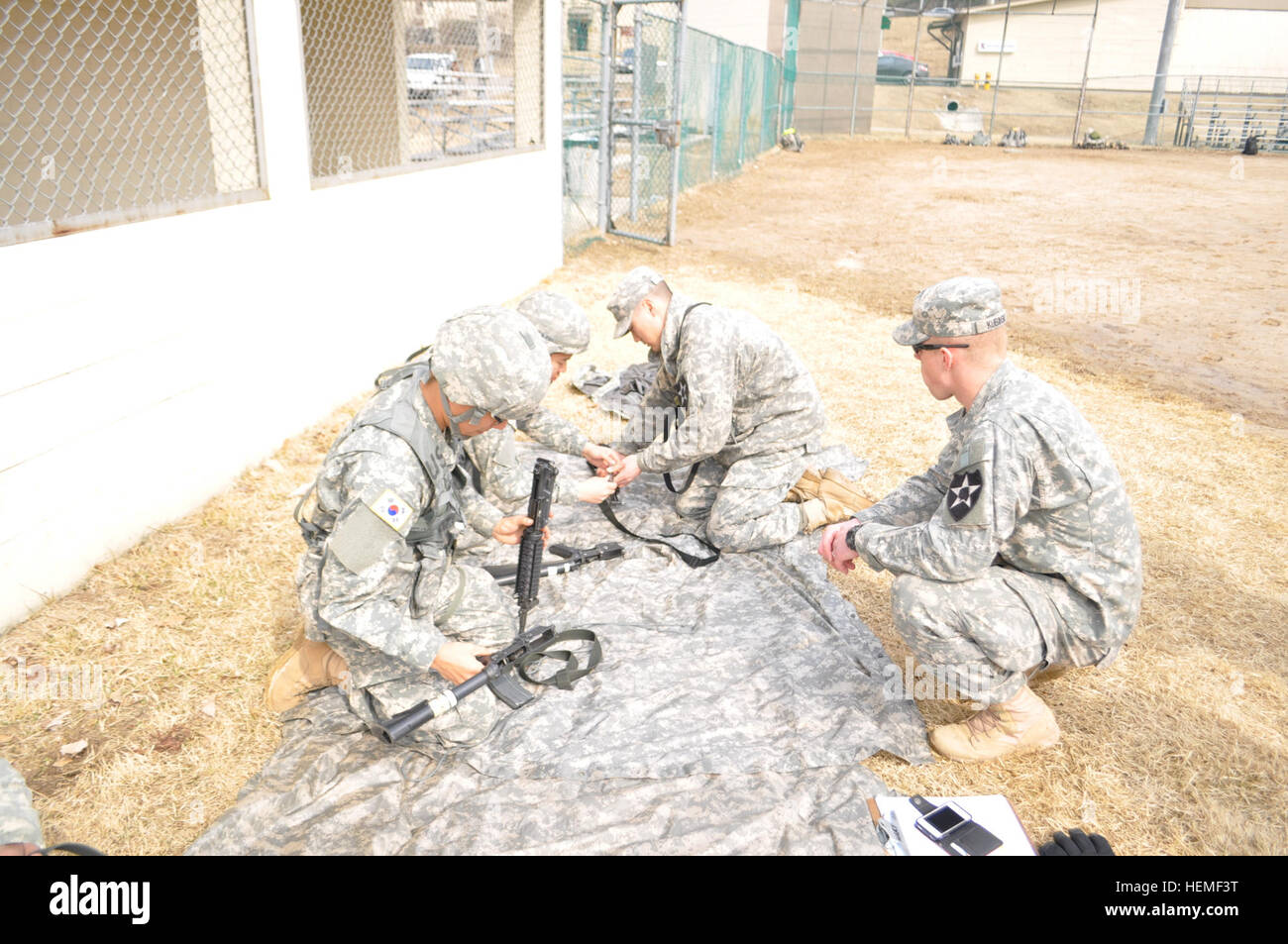 U.S. Soldiers with the 210th Fires Brigade disassemble and reassemble M16A2 rifles during medical training at Carey Field in Camp Casey, Dongducheon, Gyeonggi province, South Korea, Feb. 28. (U.S. Army photo by Pfc. Kim Han-byeol/Released) 210th Fires Brigade conducts EFMB train-up 130228-A-WG463-044 Stock Photo