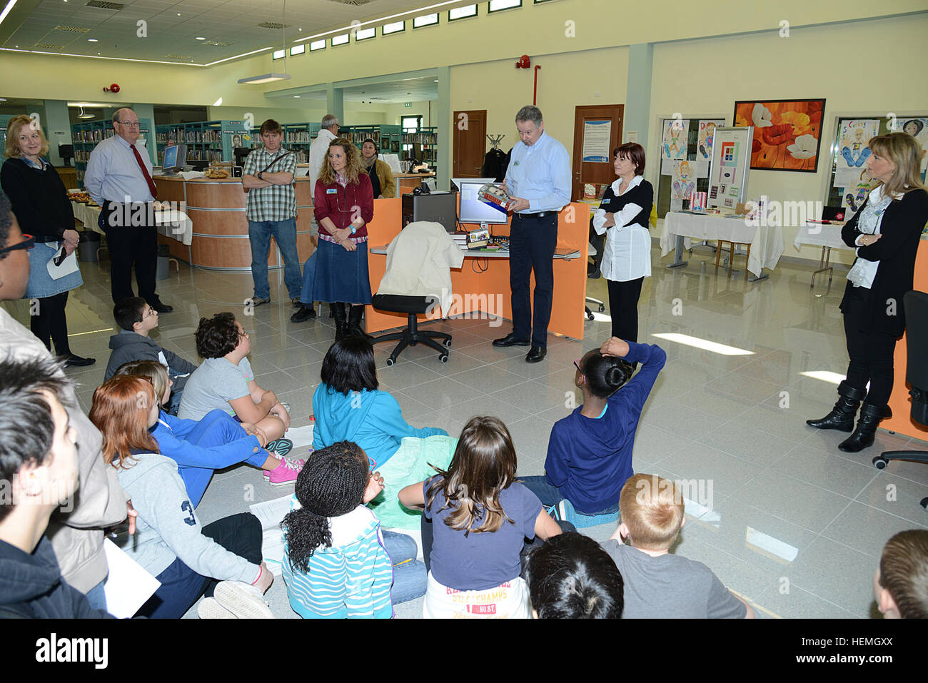 Highlighting library activities hi-res stock photography and images - Alamy