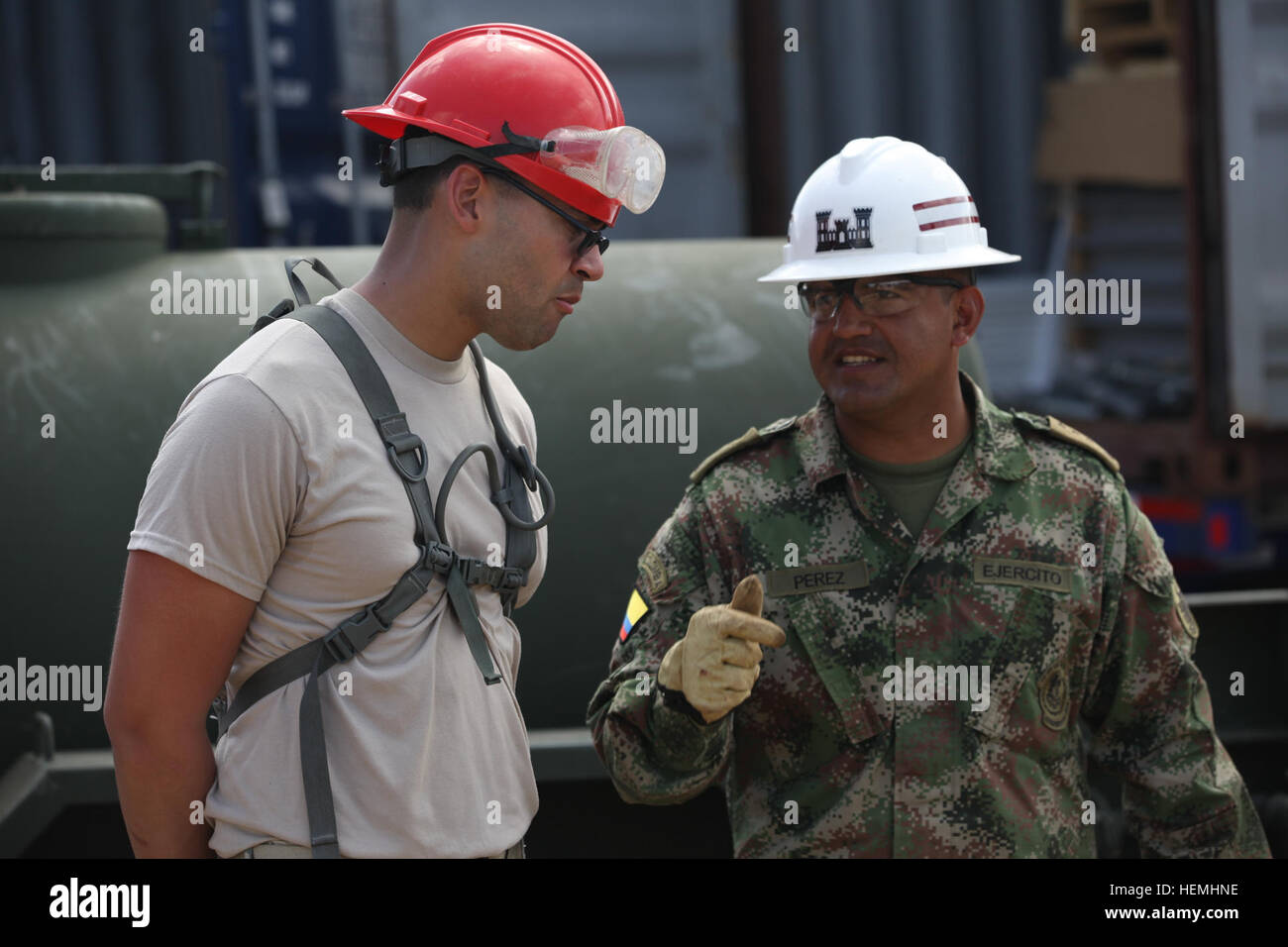 U.S. Army Pfc. Felix Ruiz assigned to the 300th Military Intelligence Brigade is talking to a Columbian Combat Engineer in Spanish in the town of Escobal, Colon, Panama, April 30, 2013. Beyond The Horizon 2013 – Panama is a U.S. Army South exercise providing engineering and medical support to rural communities in Panama. Conducted annually, these missions are part of U.S. Southern Command (SOUTHCOM) humanitarian and civic assistance program. (U.S. Army photo by Sgt. Austin Berner/ Released) Beyond the Horizon - Red Horse construction 130430-A-BZ540-040 Stock Photo