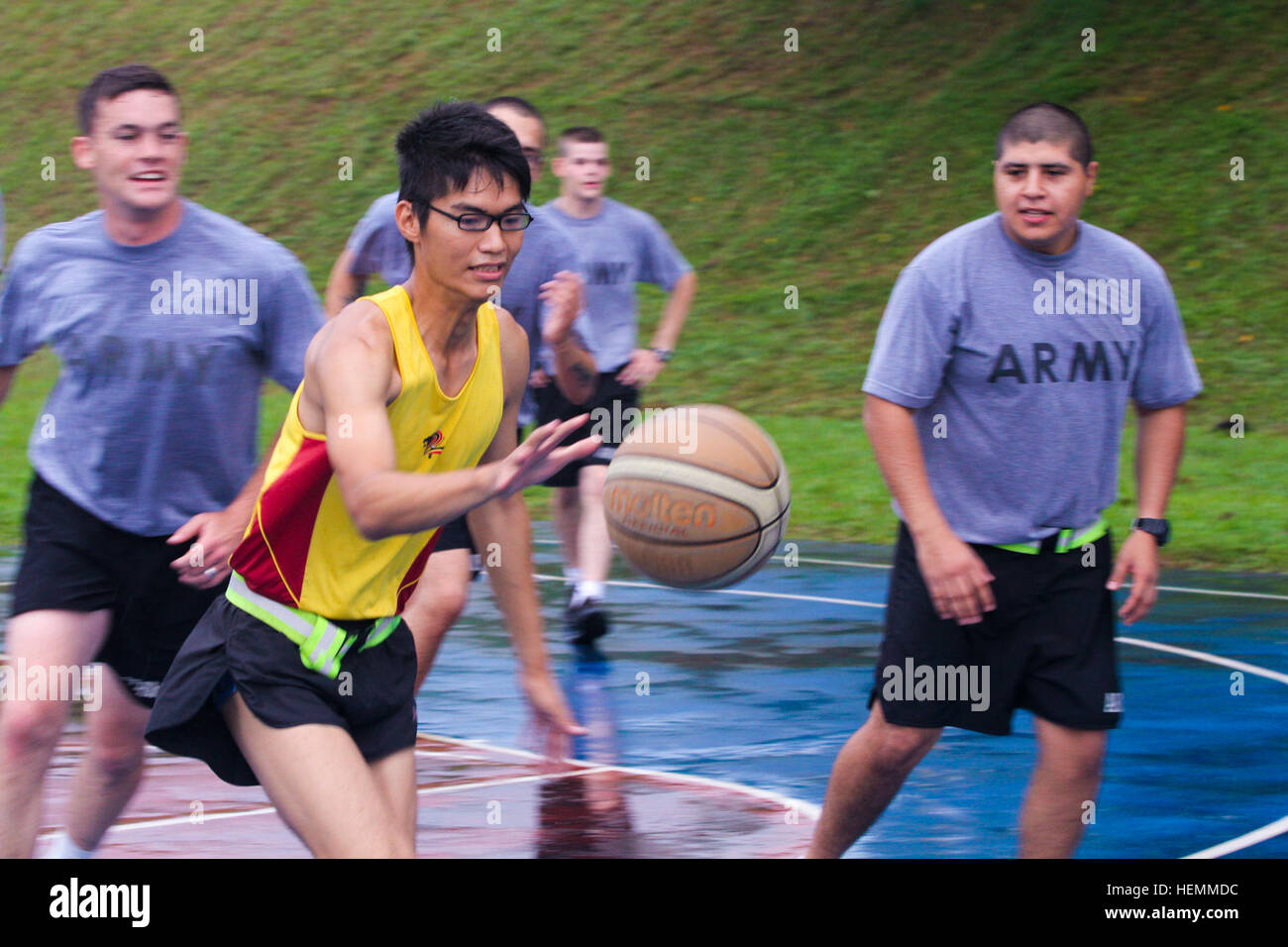 Singapore armed forces Cpl. Andrew Lim, a machine gunner with C Company, 2nd Battalion, Singapore Infantry Regiment, dribbles the ball while playing basketball with soldiers from B Company, 4th Battalion, 23rd Infantry Regiment, 2nd Brigade, 2nd Infantry Division, at Amoy Quee Camp, Singapore, July 18, 2013. The U.S. soldiers are in Singapore as part of Exercise Lightning Strike, a U.S. Army Pacific sponsored platoon-sized event that partners Singaporean and U.S. soldiers. Singapore Sports Day brings countries together 130718-A-WG307-996 Stock Photo