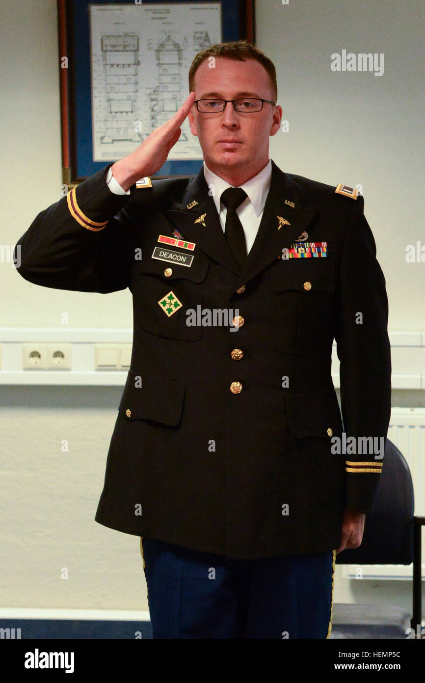 U S Army 1st Lt James Deacon Of San Clemente CA Assigned To Stock 