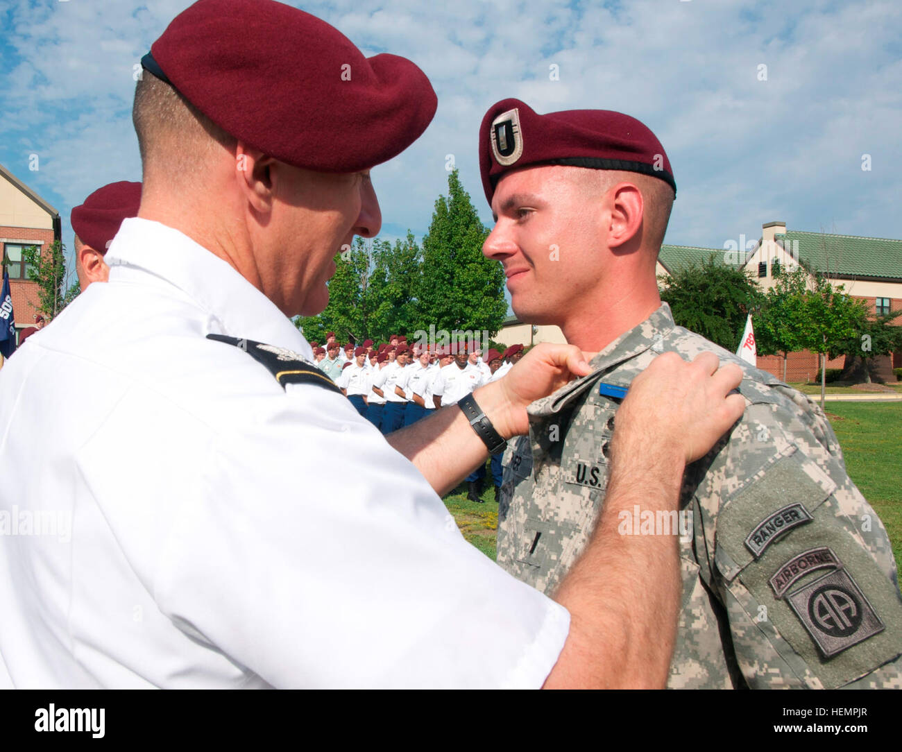 First Lt. Joshua Pitcher, from Rineyville, Ky., a paratrooper assigned to the 4th Brigade Combat Team, 82nd Airborne Division, is awarded the coveted Expert Infantry Badge by brigade commander Col. Tim Watson during a ceremony Sept. 6. Pitcher lost his right leg after he was wounded by an improvised explosive device during a combat patrol in southern Afghanistan last year. (U.S. Army photo by Sgt. 1st Class Joseph Armas) Amputee overcomes physical obstacles to earn coveted Expert Infantry Badge 130906-A-GT185-830 Stock Photo