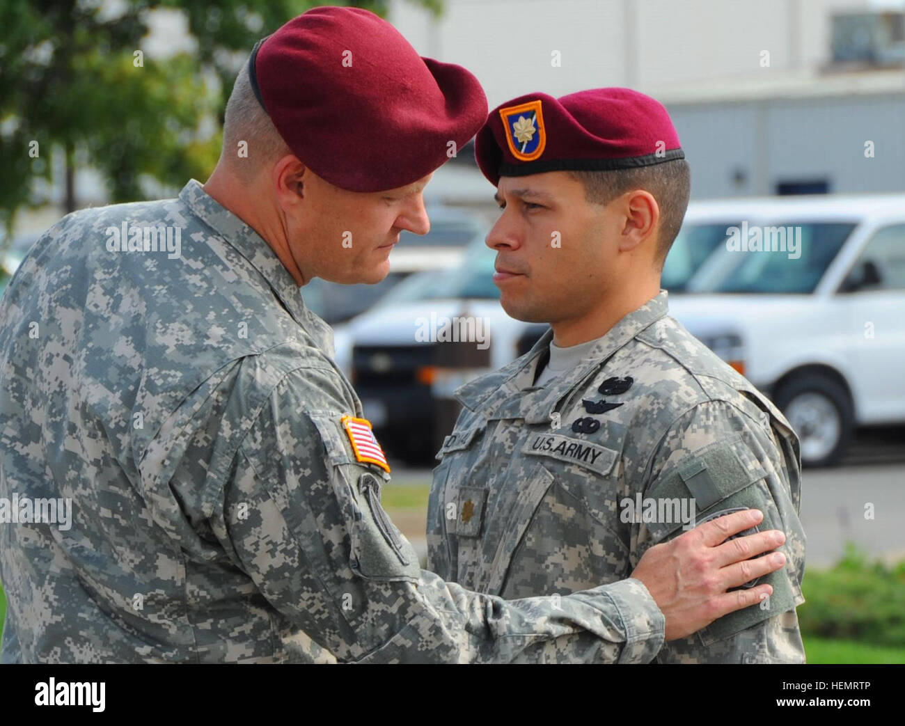 Col. John R. Evans, regimental commander, 160th Special Operations Aviation Regiment (Airborne), places the U.S. Army Special Operations Aviation Command patch onto Maj. Keith Sandoval, executive officer, 1st Battalion, 160th SOAR (A), during the USASOAC shoulder-sleeve insignia ceremony, Oct. 1, at Fort Campbell, Ky. Night Stalkers mark new lineage with donning of USASOAC patch 131001-A-XY426-006 Stock Photo