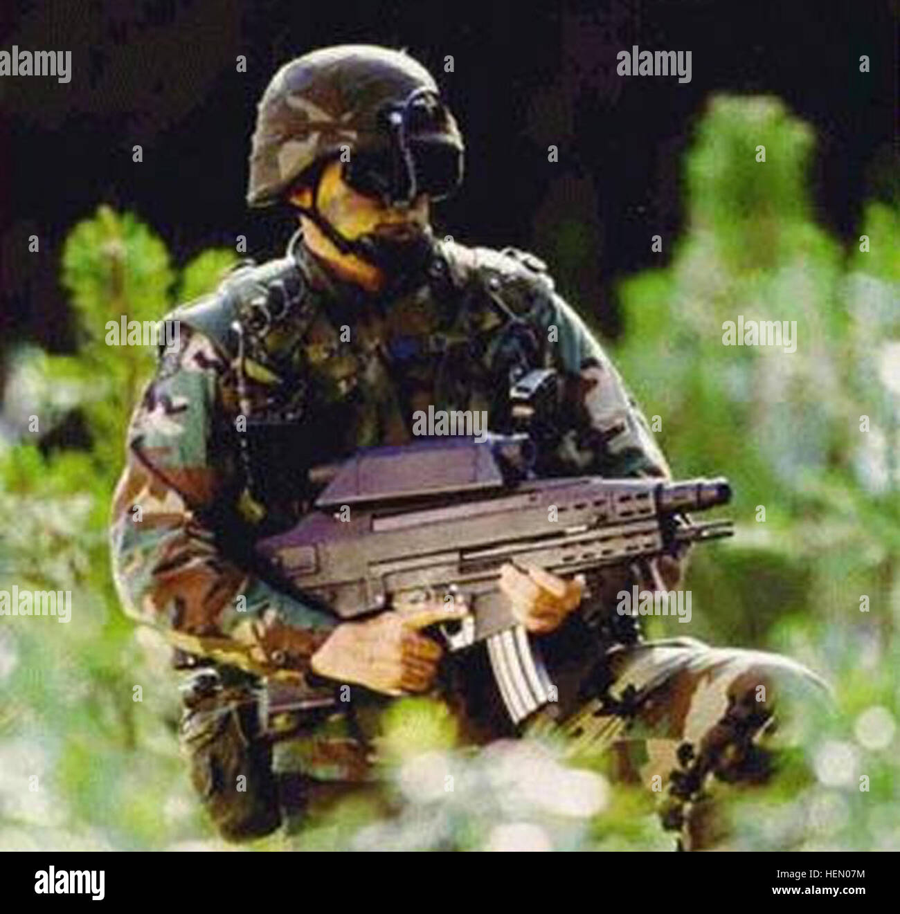 The Objective Individual Combat Weapon (OICW) is a U.S. Army ...