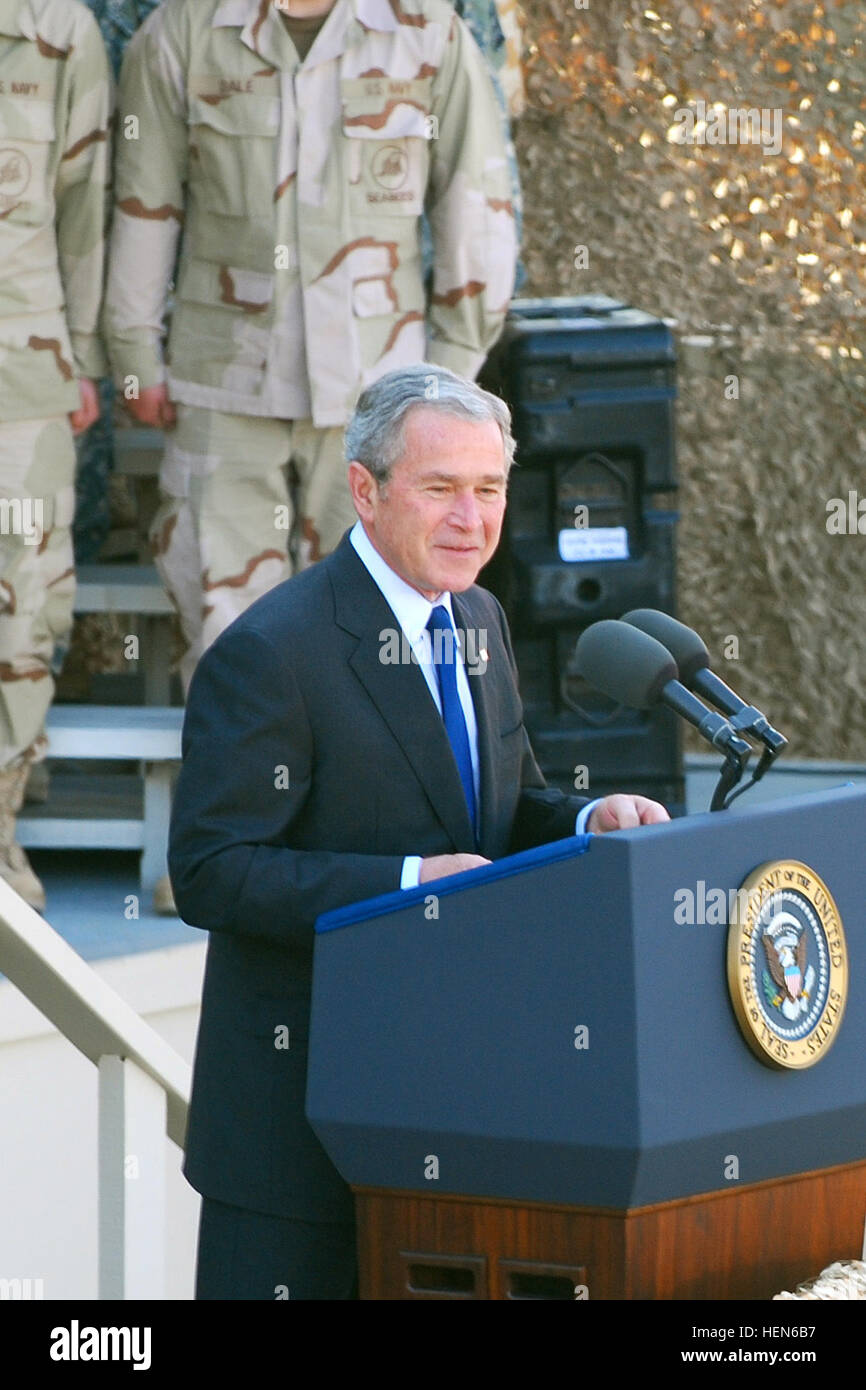 U.S. President Bush addresses thousands of Soldiers, Sailors