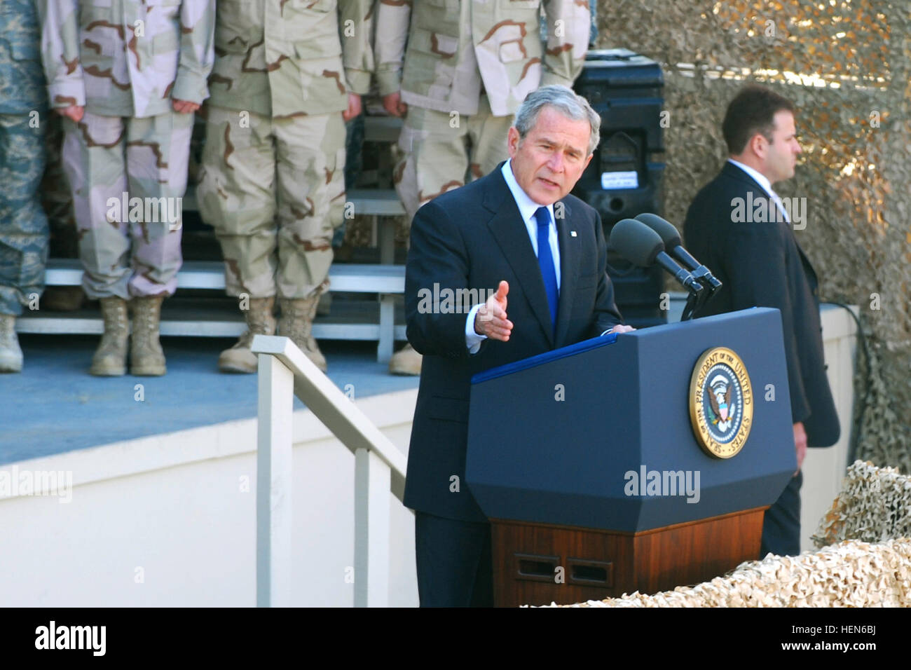 U.S. President Bush addresses thousands of Soldiers, Sailors