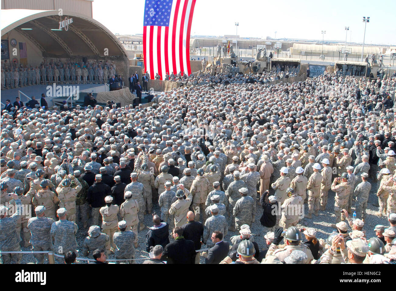 U.S. President Bush addresses thousands of Soldiers, Sailors