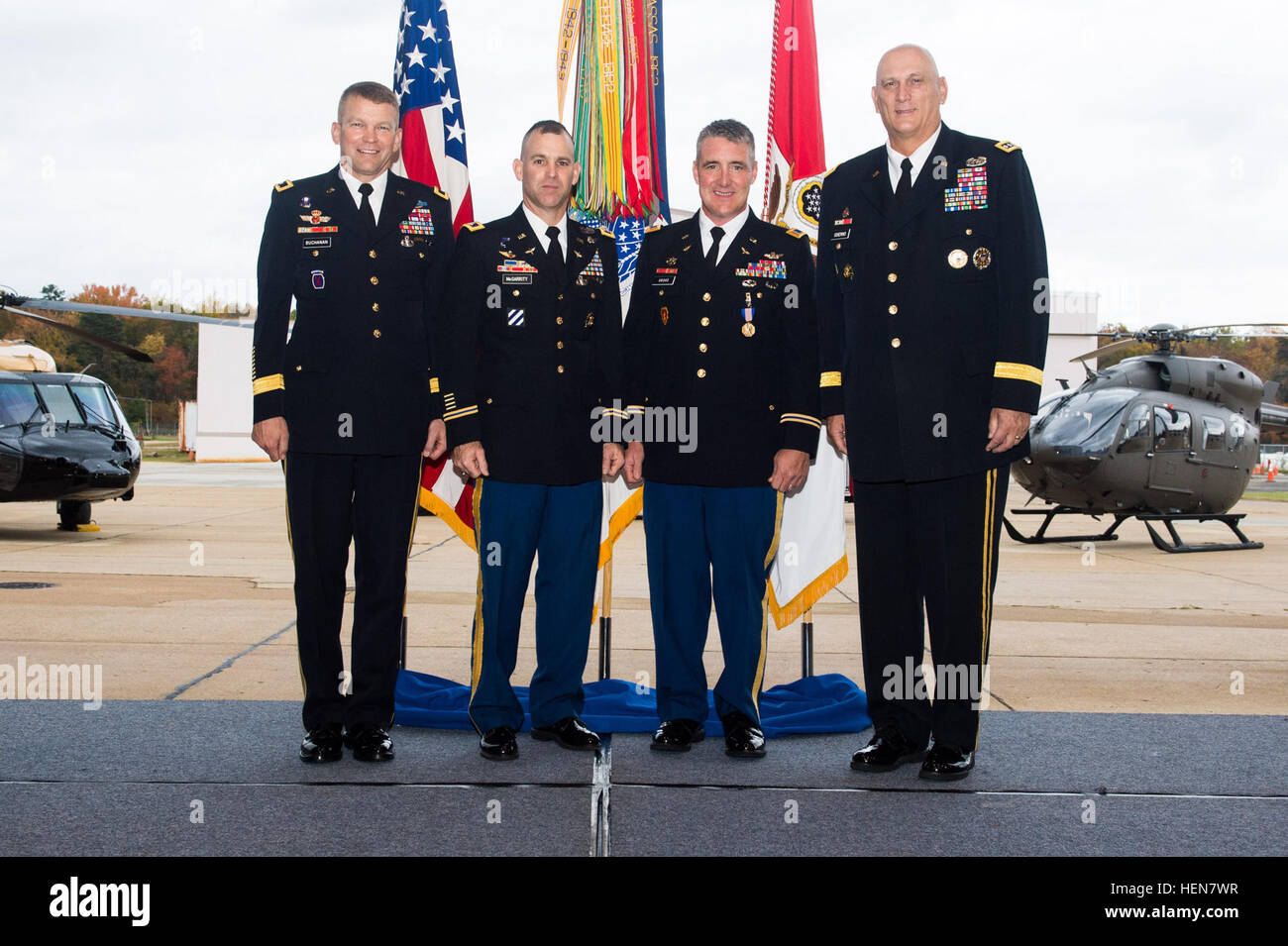 (right to left) U.S. Army Chief of Staff Gen. Ray Odierno, Soldier's ...