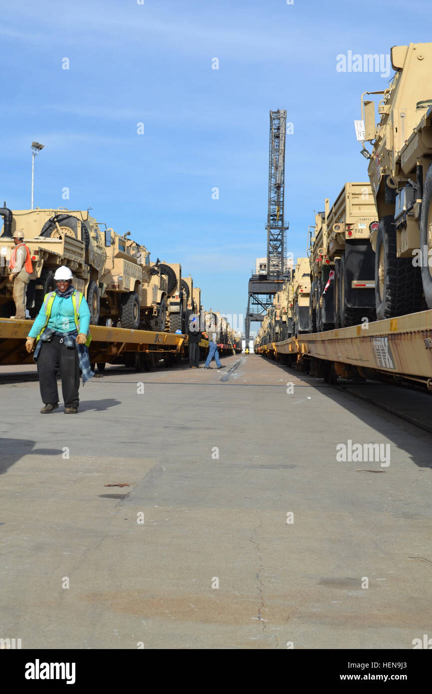 The 842nd Transportation Battalion, with the 597th Transportation Brigade, Military Surface Deployment and Distribution Command orchestrates simultaneous terminal operations for the loading of unit equipment headed overseas and the offloading of cargo returning from Afghanistan at Port of Port Arthur, Texas, Dec. 12, 2013. (U.S. Army photo by Sarah Garner/Released) The 842nd Transportation Battalion, with the 597th Transportation Brigade, Military Surface Deployment and Distribution Command orchestrates simultaneous terminal operations for the loading of unit equipment 131212-A-TQ663-018 Stock Photo