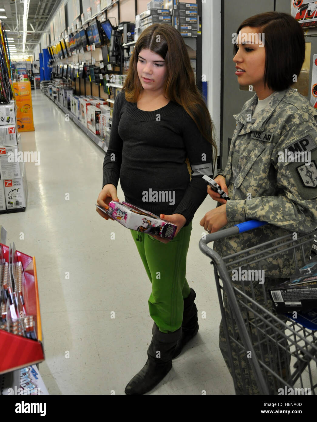 Pvt Briana Davis Military Police Officer 9th Military Police Company 92nd Military Police Battalion 4th Maneuver Enhancement Brigade 1st Infantry Division Helps 11 Year Old Emily Lloyd A 5th Grader From Crocker Decide On Which