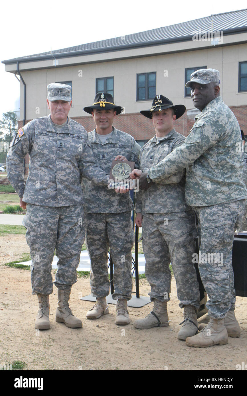 U.S. Army leadership of the 3rd Infantry Division presents the Draper ...