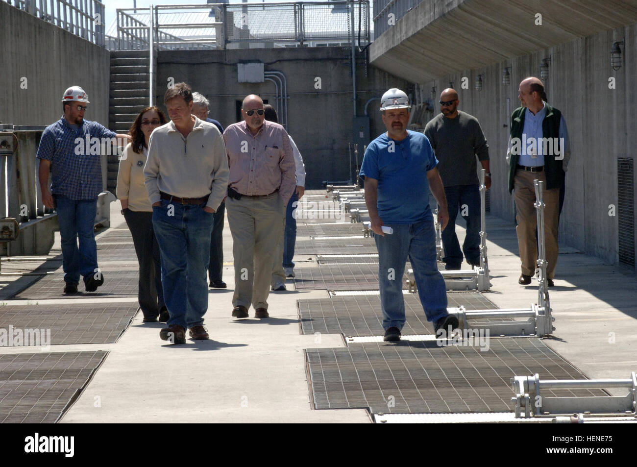 Dirk Cundiff (Left) and Chris Sherek (Third from right) lead a U.S. Army Corps of Engineers Nashville District tour of the Old Hickory Hydropower plant for local, state and federal participants of a Silver Jackets meeting at Old Hickory Dam in Old Hickory, Tenn., April 9, 2014. The hydropower plant is located on the Hendersonville, Tenn., side of the Cumberland River. Silver Jackets is a program that promotes cohesive solutions and synchronizes plans and programs between local, state and federal agencies. (USACE photo by Leon Roberts) Local, state, federal agencies continue building Tennessee  Stock Photo