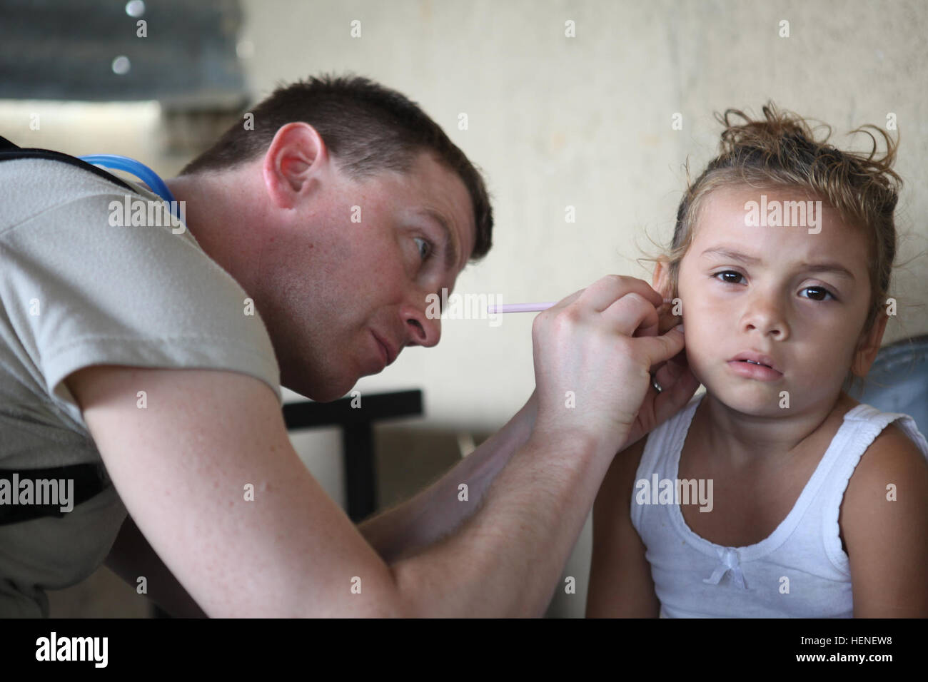 US Air Force Cpt. Charles Pace, assigned to 42nd Medical Group, examines a Guatemalan child during a Medical Readiness Training Exercise during Beyond the Horizon 2014, Zacapa, Guatemala, Apr. 22, 2014. Beyond the Horizon is an annual exercise that embraces the partnership between the United States and Guatemala, to provide focused humanitarian assistance through various medical, dental, and civic action programs. (U.S. Army photo by Spc. Gary Silverman)(Released) Beyond the Horizon 2014, Guatemala 140422-A-TO648-411 Stock Photo