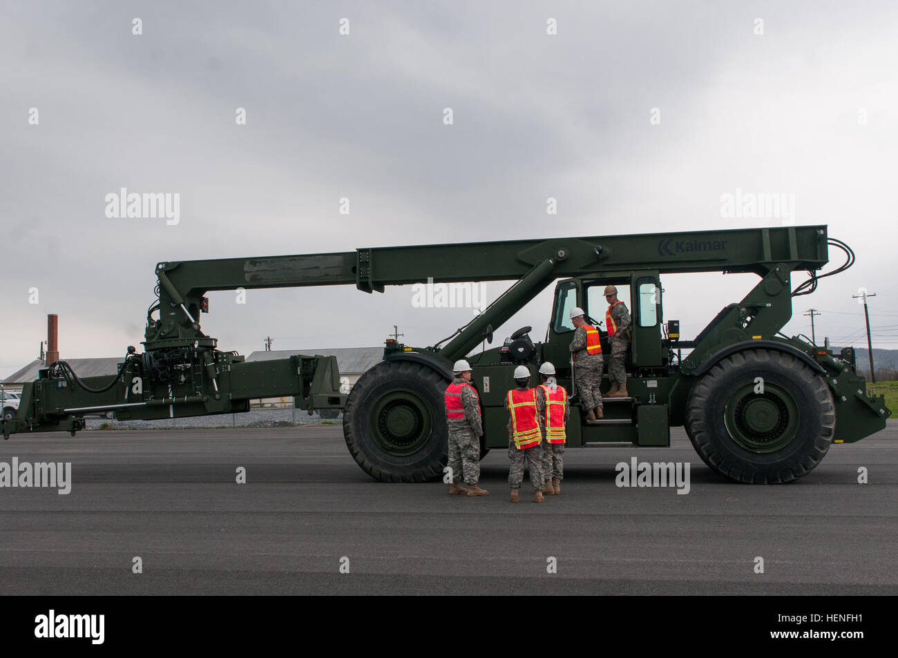 Soldiers from the 1185th Deployment Distribution Support Battalion ...
