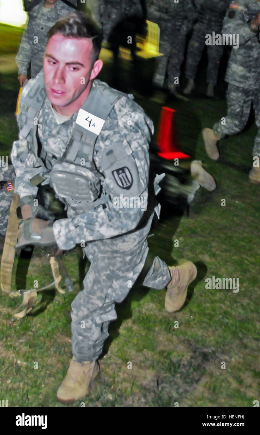 Nonstandard army physical fitness test hi-res stock photography and ...