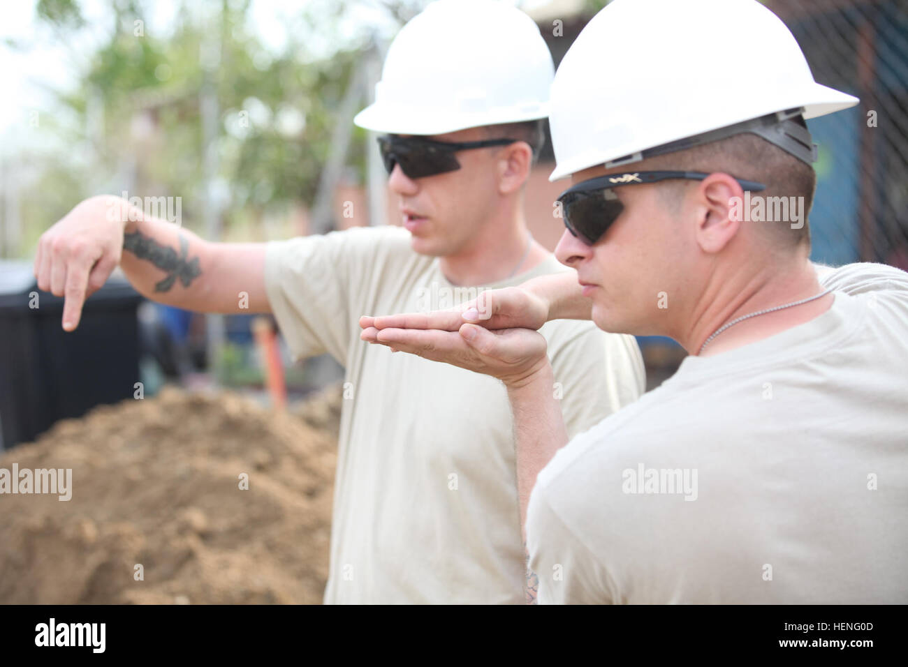 U.S. Army Soldiers from the 1430th Engineer Company teach hand signals to other Soldiers in order to help build a new school during Beyond the Horizon, in Las Carretas, Guatemala, May 9, 2014. Beyond the Horizon is an annual exercise that embraces the partnership between the United States and Guatemala, to provide focused humanitarian assistance through various medical, dental, and civic action programs. (U.S. Army photo by Spc. Richard Morales/released) Beyond The Horizon 2014, Guatemala 140509-A-EX861-044 Stock Photo
